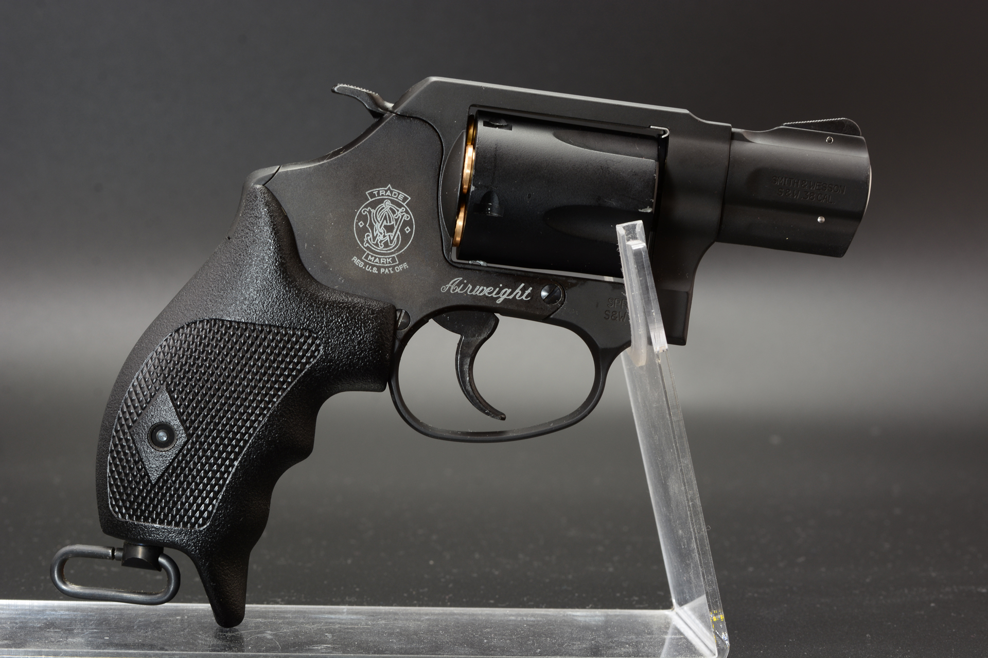 ぱっと見にはほとんど同じ銃に見えるM360J。比べることで違いが見えてくる