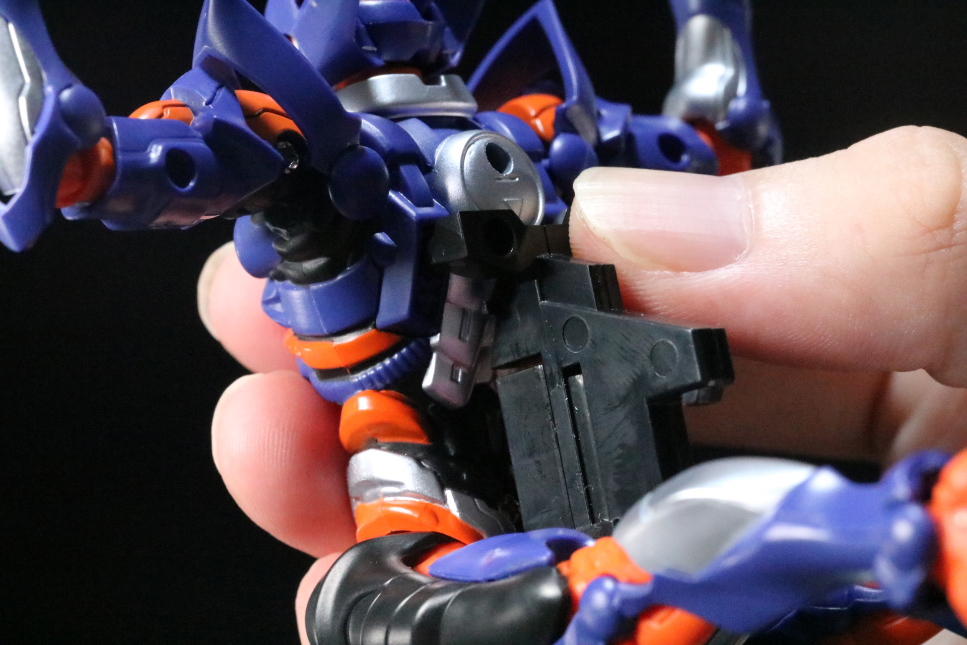 合体ジョイントを「グリッドナイト」の腰部と合体