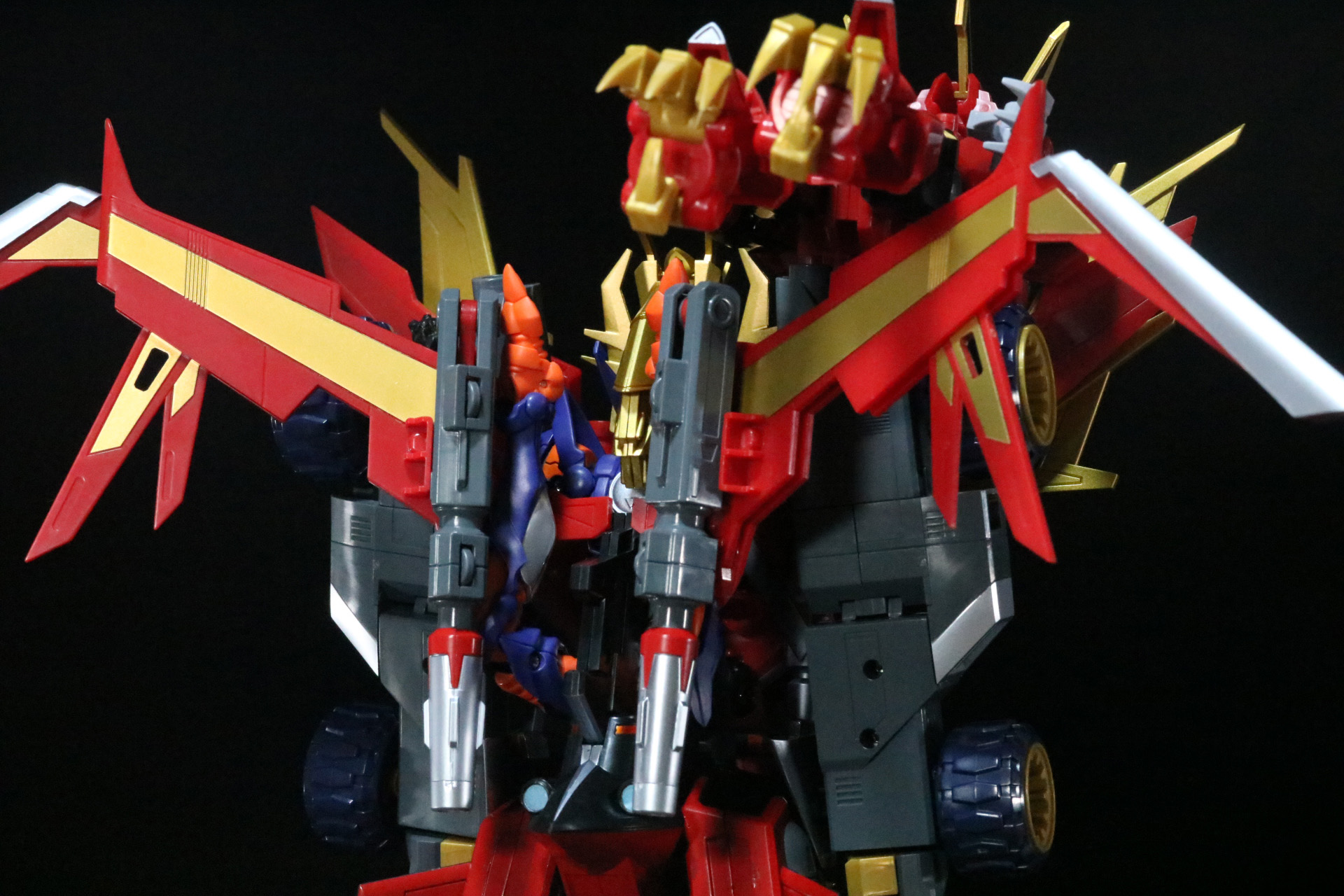 「ダイナウイング」の翼を展開