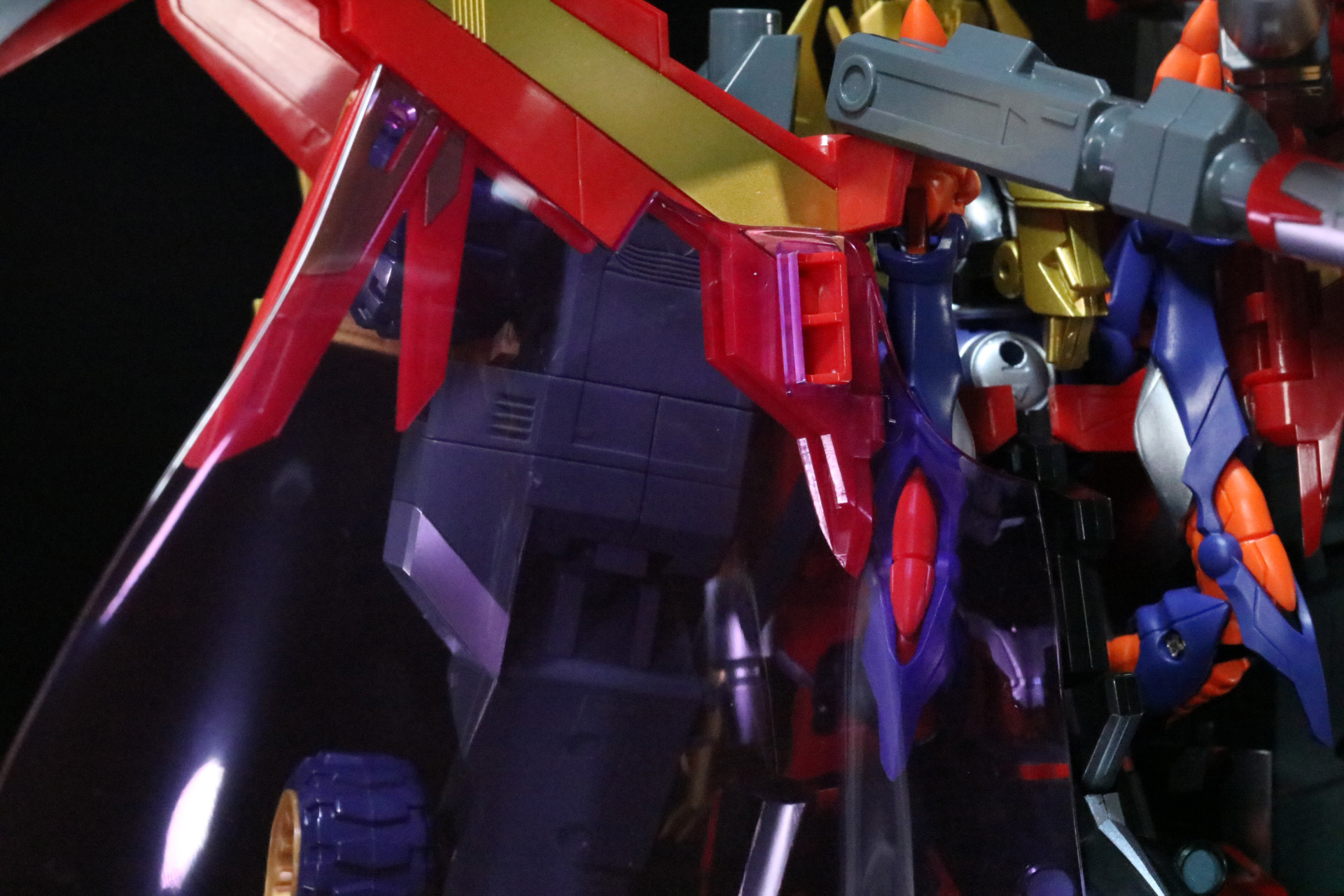 「ダイナウイング」に「マント」パーツを取り付ける