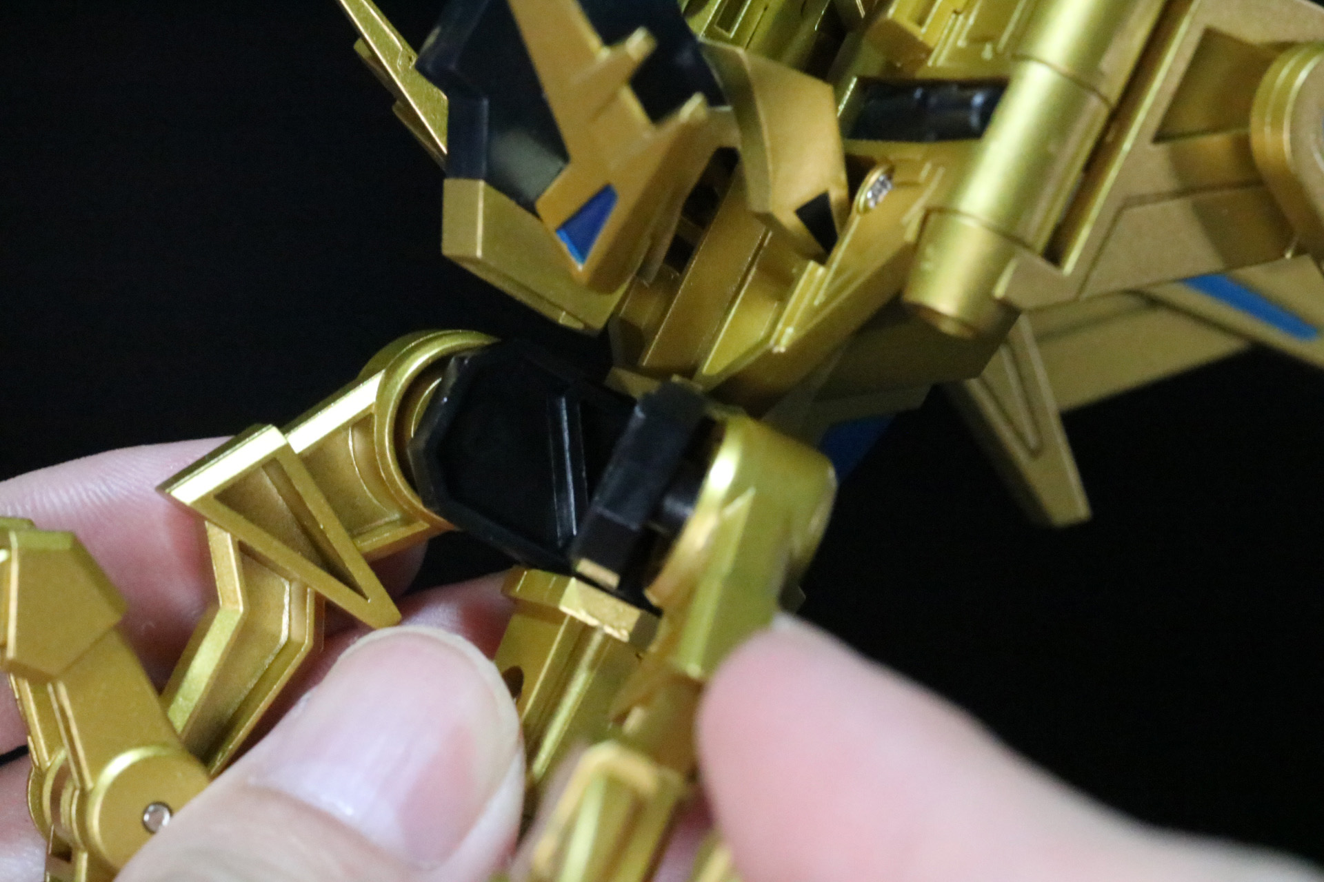 脚部の位置を調整