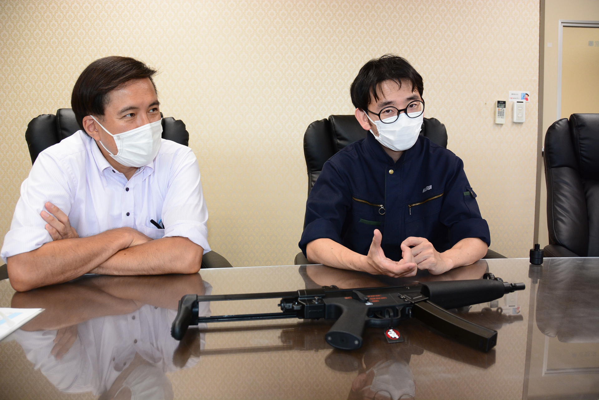 内部機構に関しては、実際に電動ガンを触っていないと伝わらない部分があるかもしれない。しかし海外メーカーが先行して導入しているFETやリポバッテリーに対し、東京マルイならではの安全性と安定性を追求した電子制御、今後の開発を視野に入れた様々な挑戦など、エアソフトガンファン、サバイバルゲームファンにはとても興味深い内容を聞くことができた