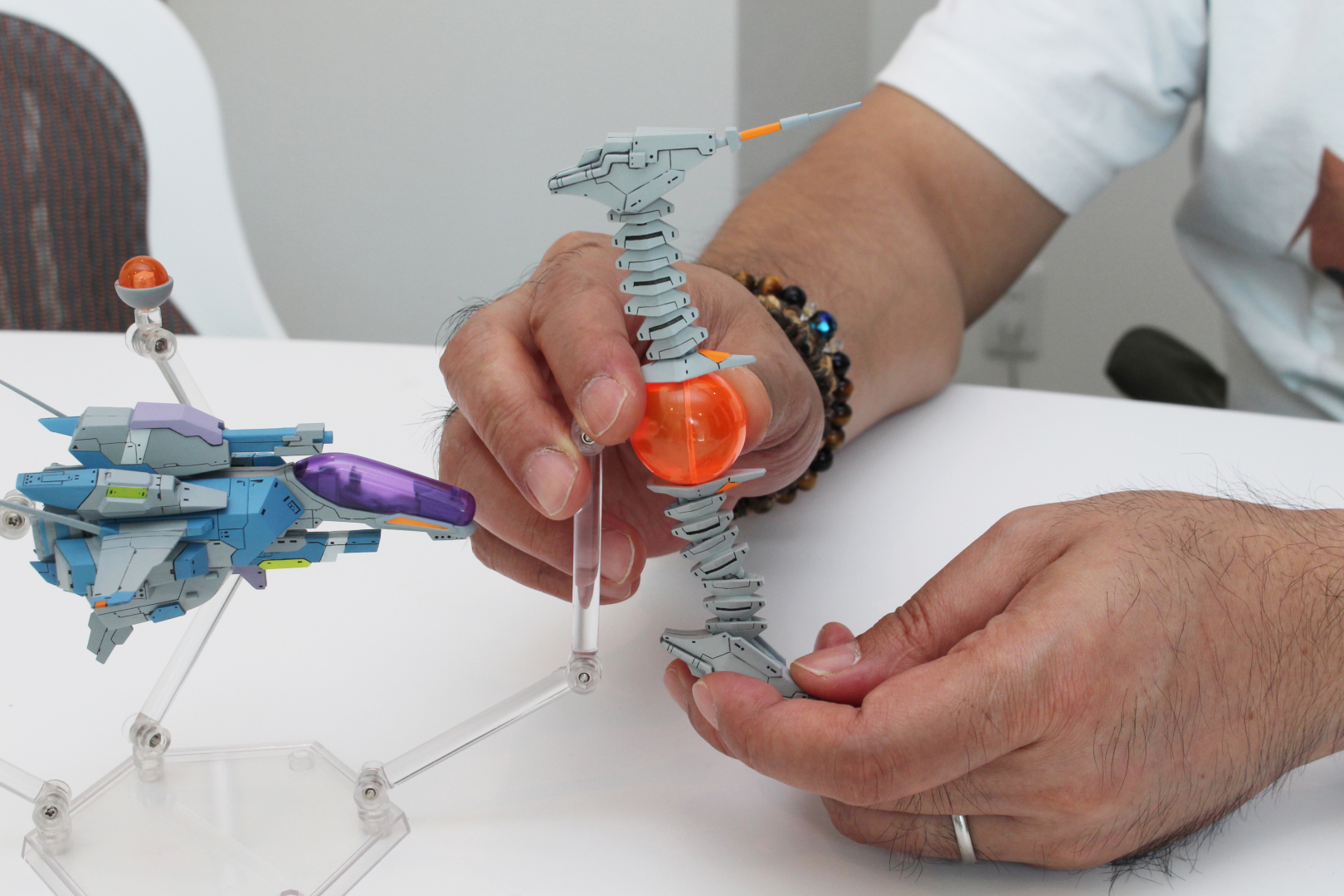 テンタクル・フォースは触手部分に関節パーツを使用。ある程度の角度まで動かすことが可能だ。