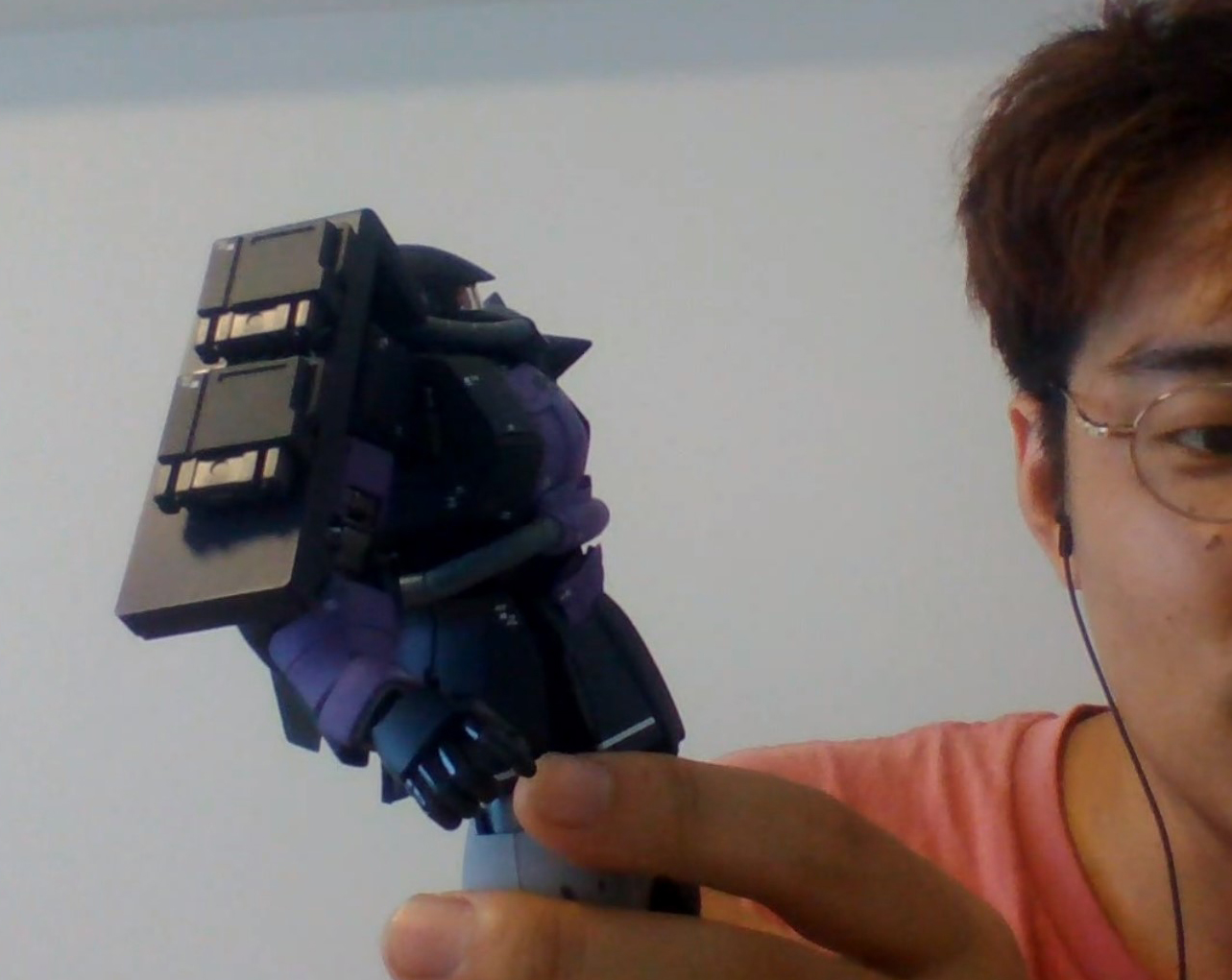 マガジンをシールドにつけるのは商品オリジナルギミック