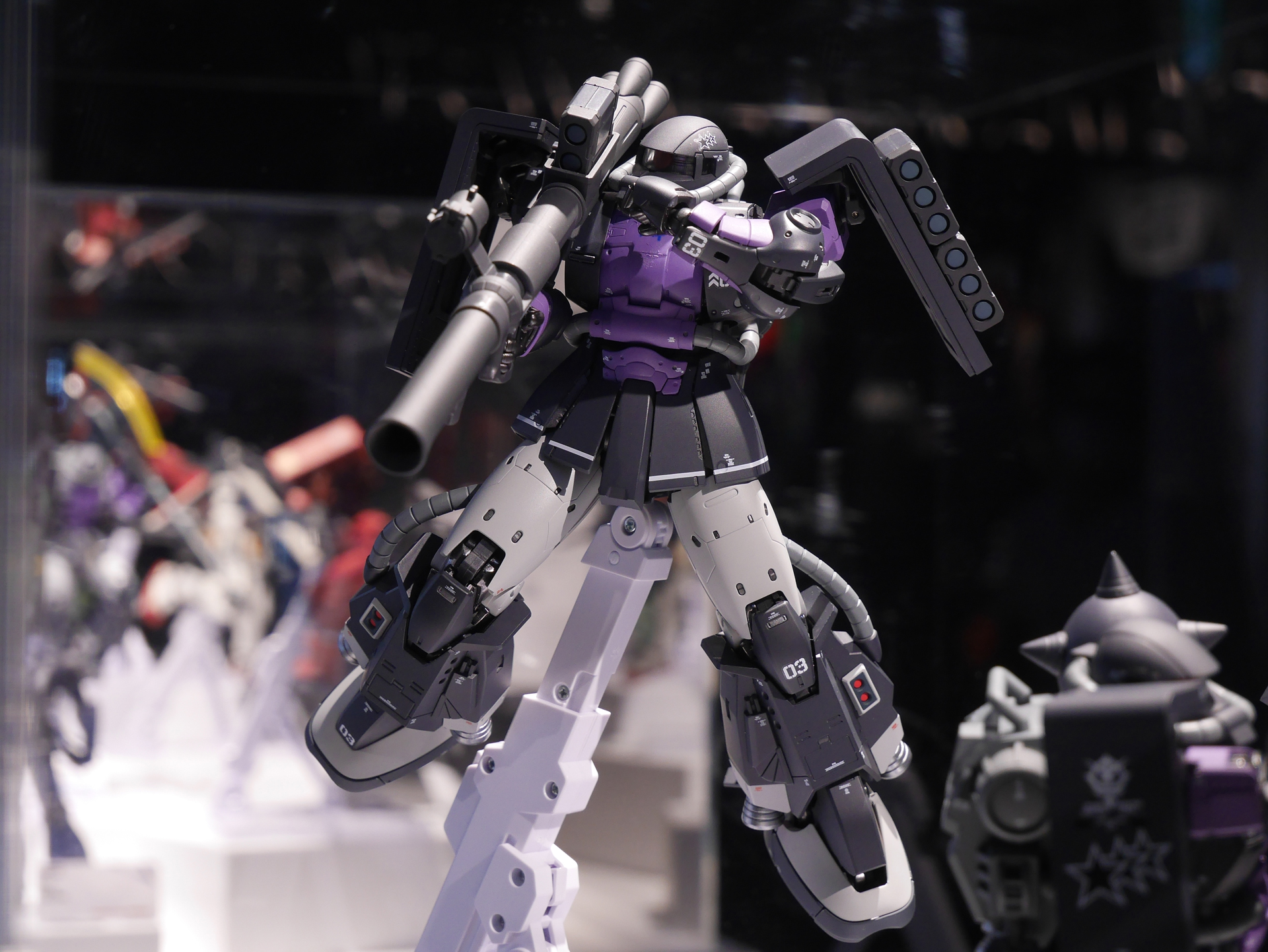 TAMASHII NATIONS TOKYOでは、「G.F.F.M.C. 高機動型ザクII」を3体セットという非常に豪華な展示を行なっている