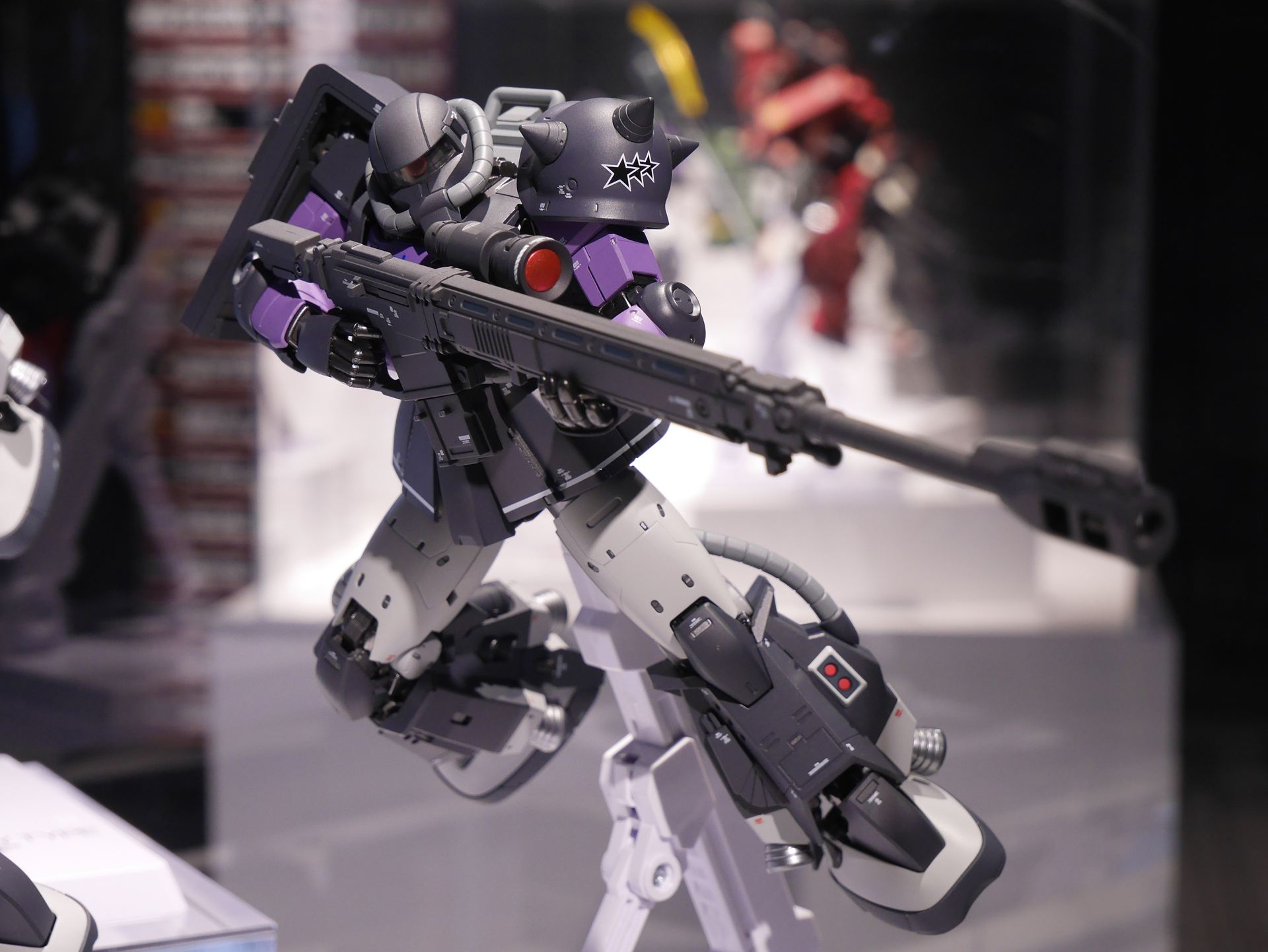 TAMASHII NATIONS TOKYOでは、「G.F.F.M.C. 高機動型ザクII」を3体セットという非常に豪華な展示を行なっている