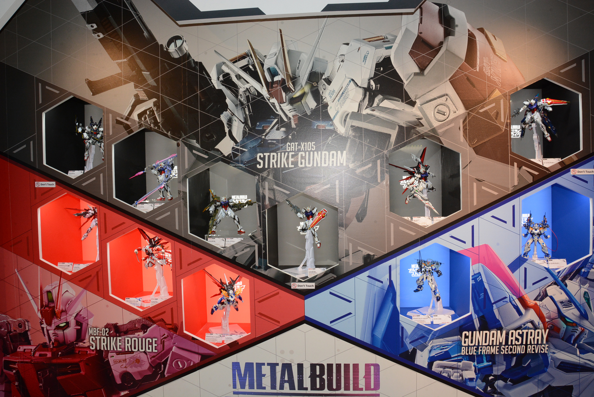 これまでの「METAL BUILD オルタナティブストライク」商品が一堂に会している