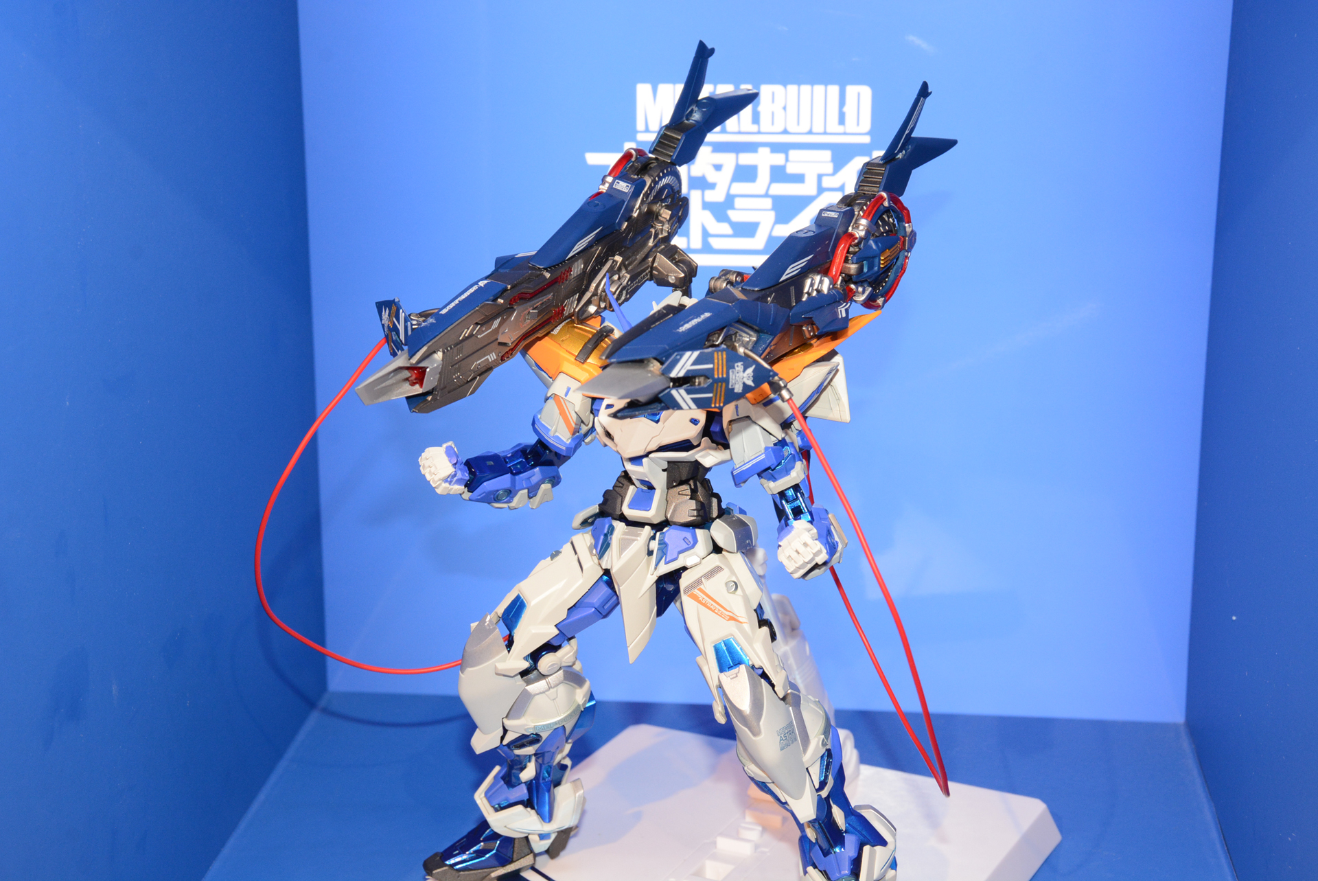 アークエンジェルの主砲と同じ「ローエングリン」の名前が冠されたストライカーパック