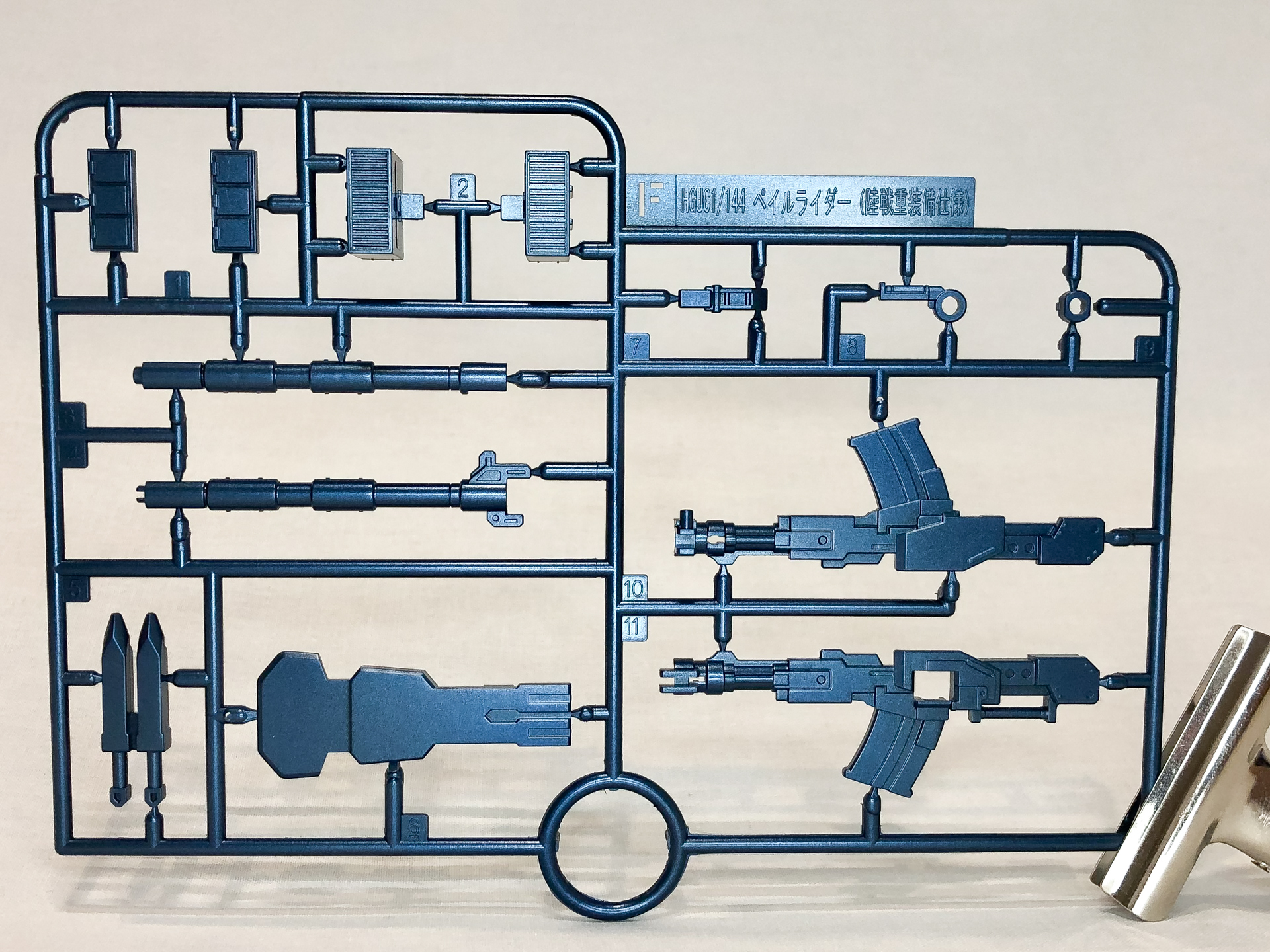 Fランナーは180mmキャノンやミサイルポッドを構成しBランナーと同じ色になります。