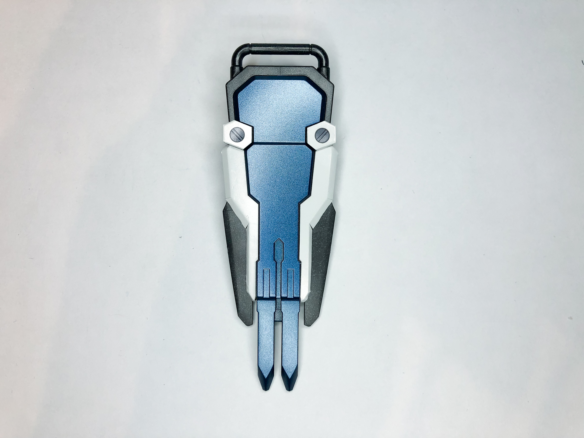 表面のホワイトのラインはシールで再現します。