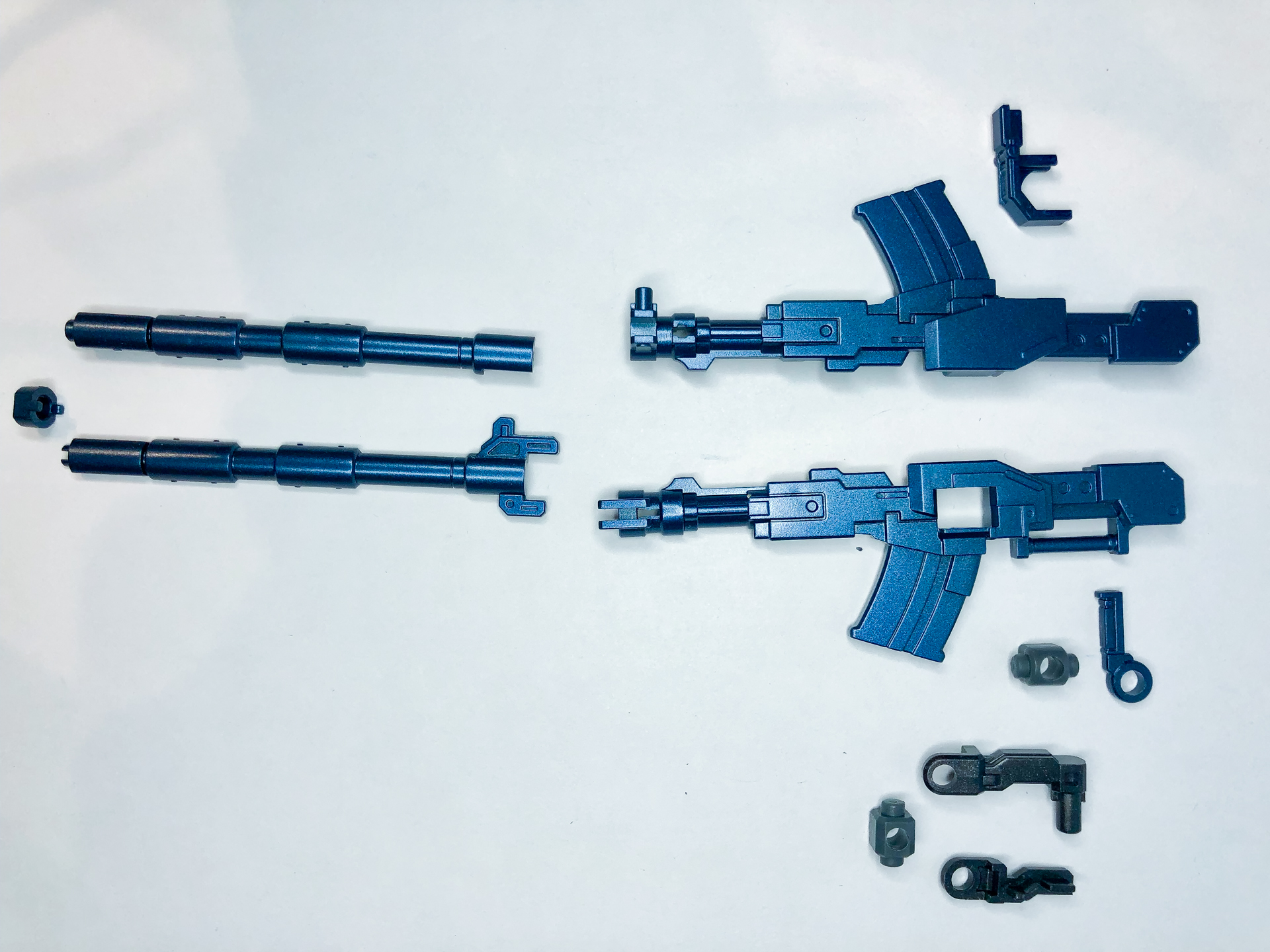 180mmキャノン砲は折り畳みギミックや懸架アームを取り付けるためパーツ数が多めです。