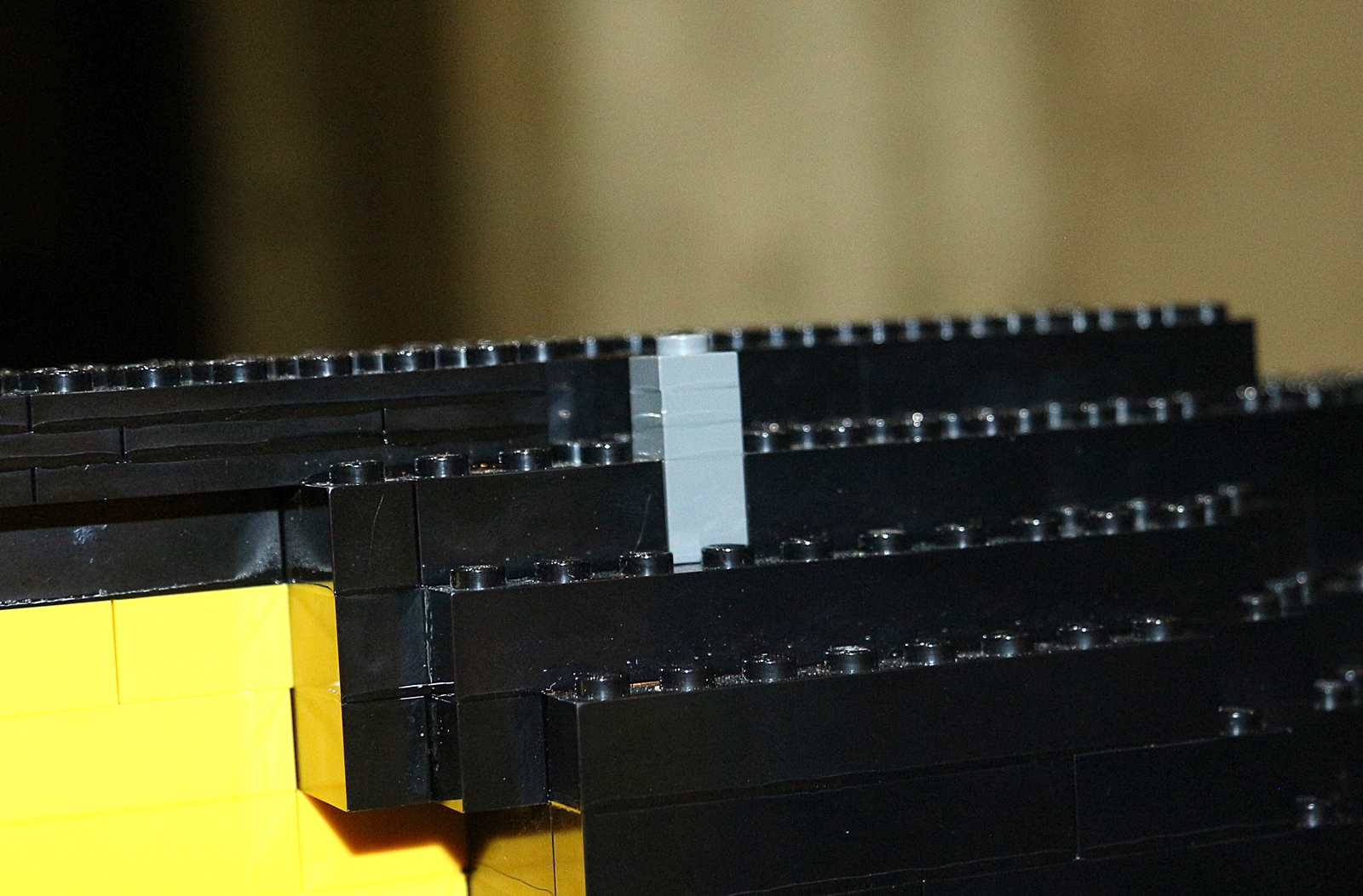 ドアにはレゴで表現されたロックノブも