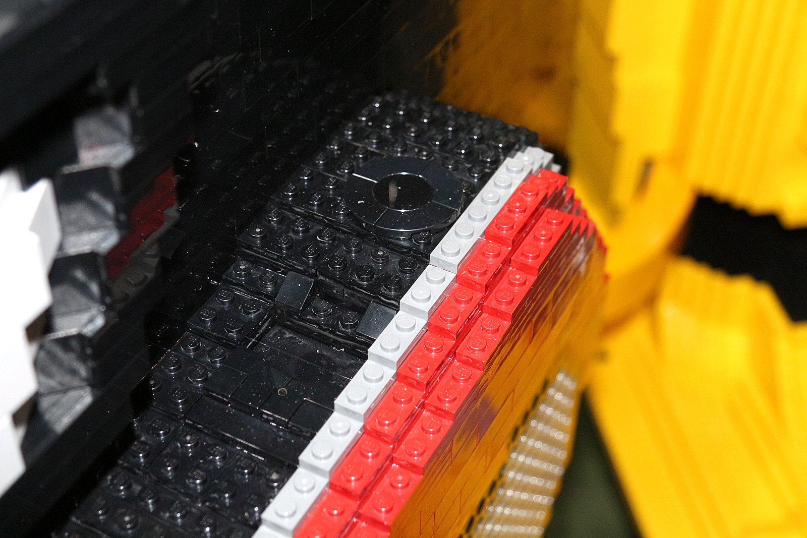 アームレストのスイッチ類はこんな感じに