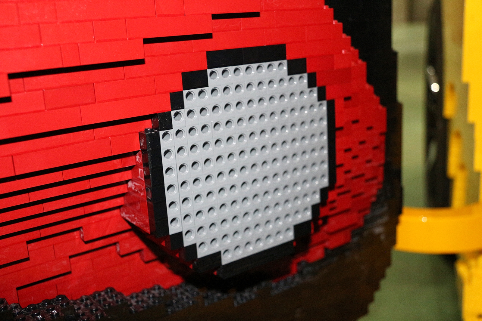 スピ―カーはLEGO Technicシリーズのパーツで再現