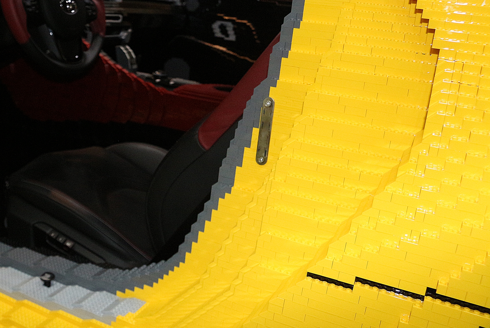 ドアは開閉可能だが、マグネット式とのこと