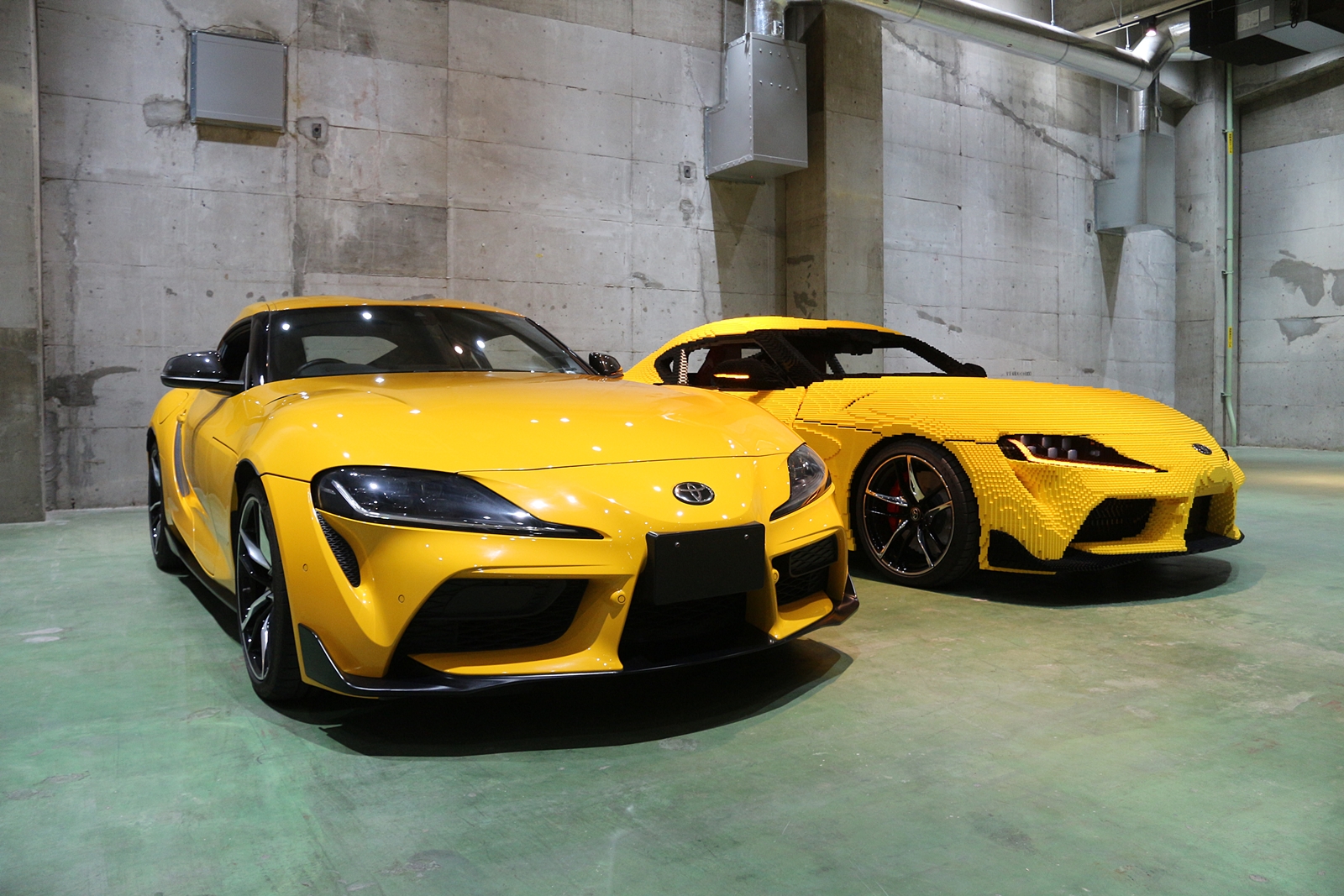 トヨタのエンブレムは本物のパーツ