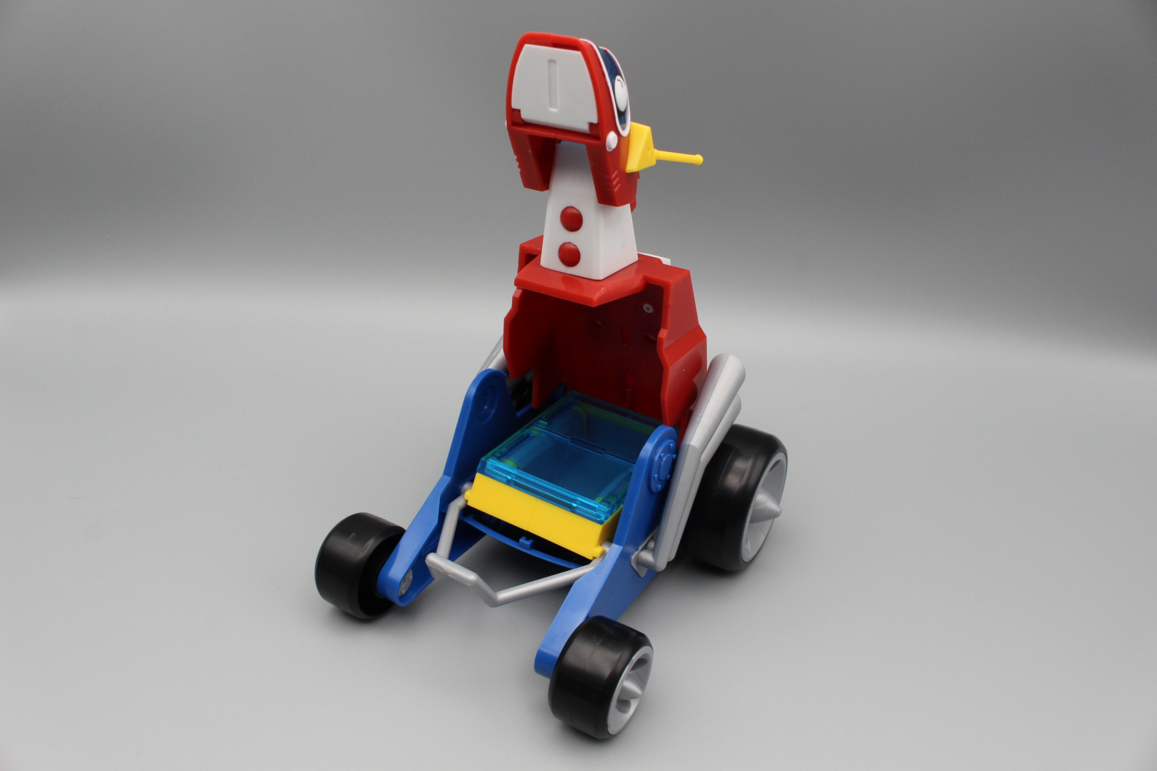 トッキュウトレーラーを収納し、ボディを閉じる