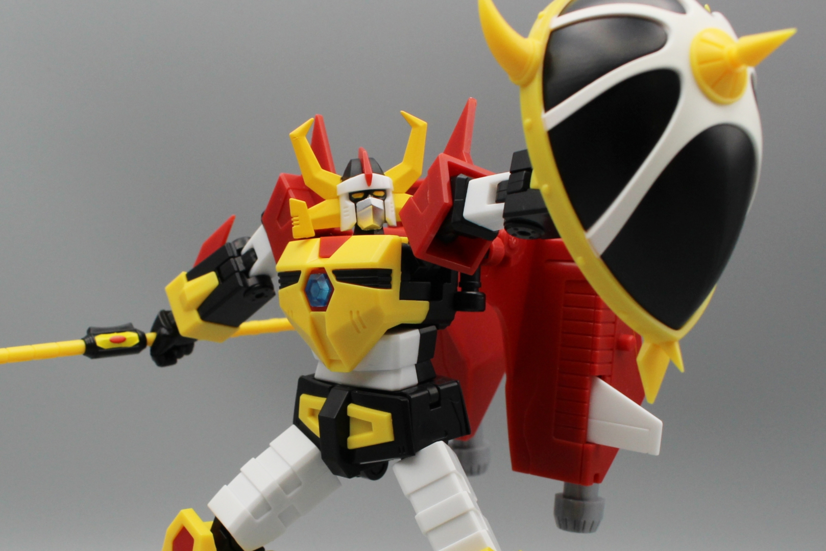 完成後の逆転王もアクションフィギュアとしてよく動く。