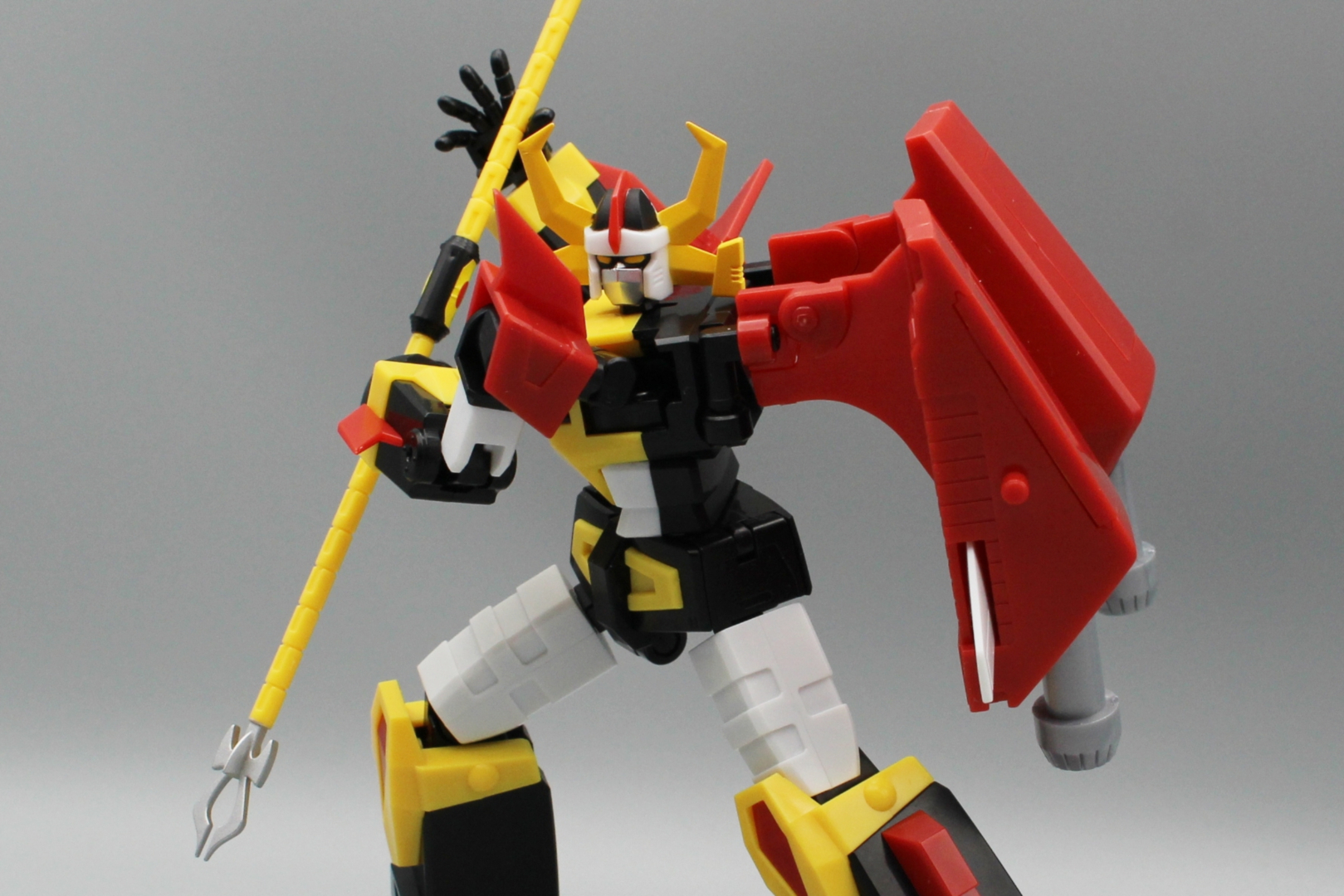 完成後の逆転王もアクションフィギュアとしてよく動く。