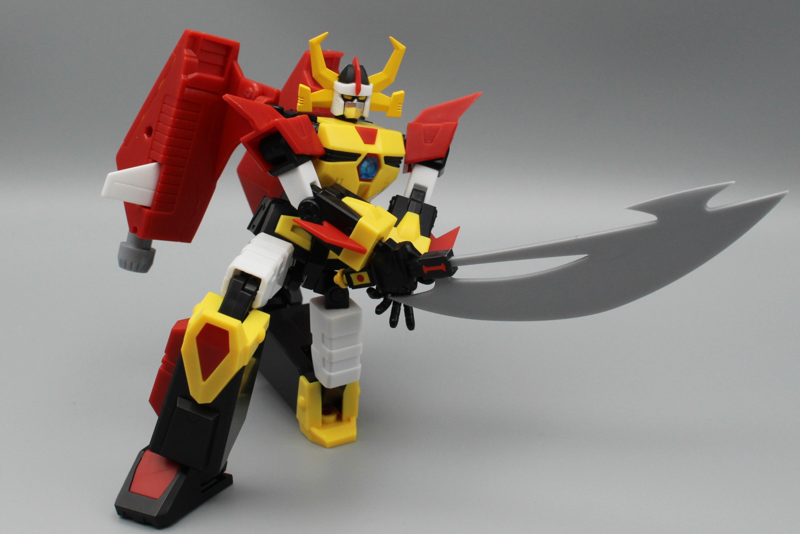 完成後の逆転王もアクションフィギュアとしてよく動く。