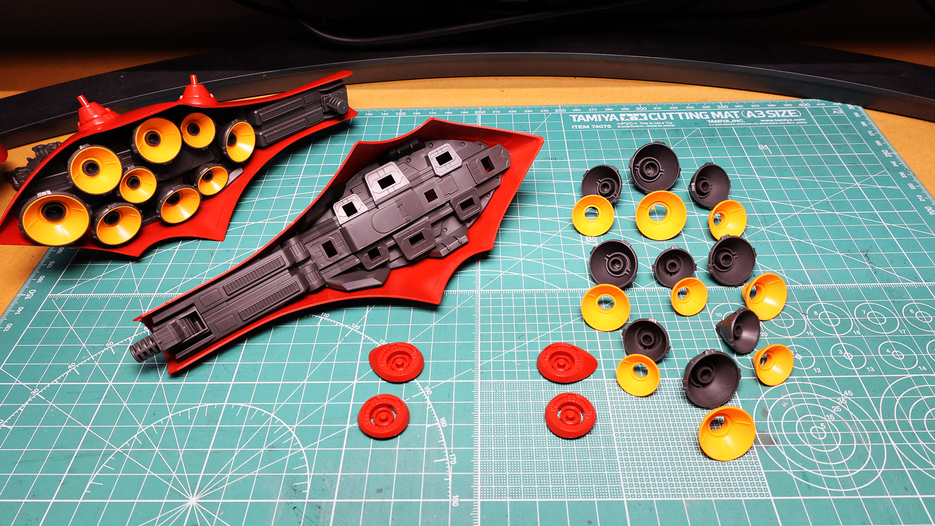 バーニア・ノズルは外と内を組み合わせますが、溝をあわせてぐいっと押し込むと奥までぴったり合います