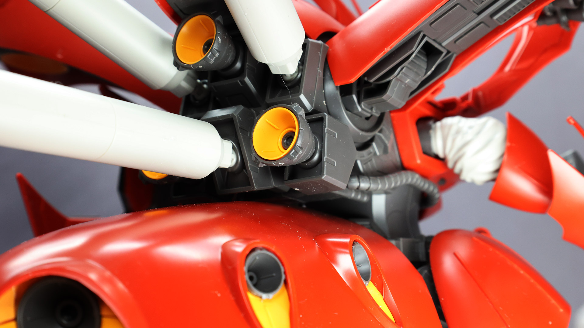 HGUCシリーズ準拠のディテールをこの大きさにおいて密度感たっぷりに再現しています