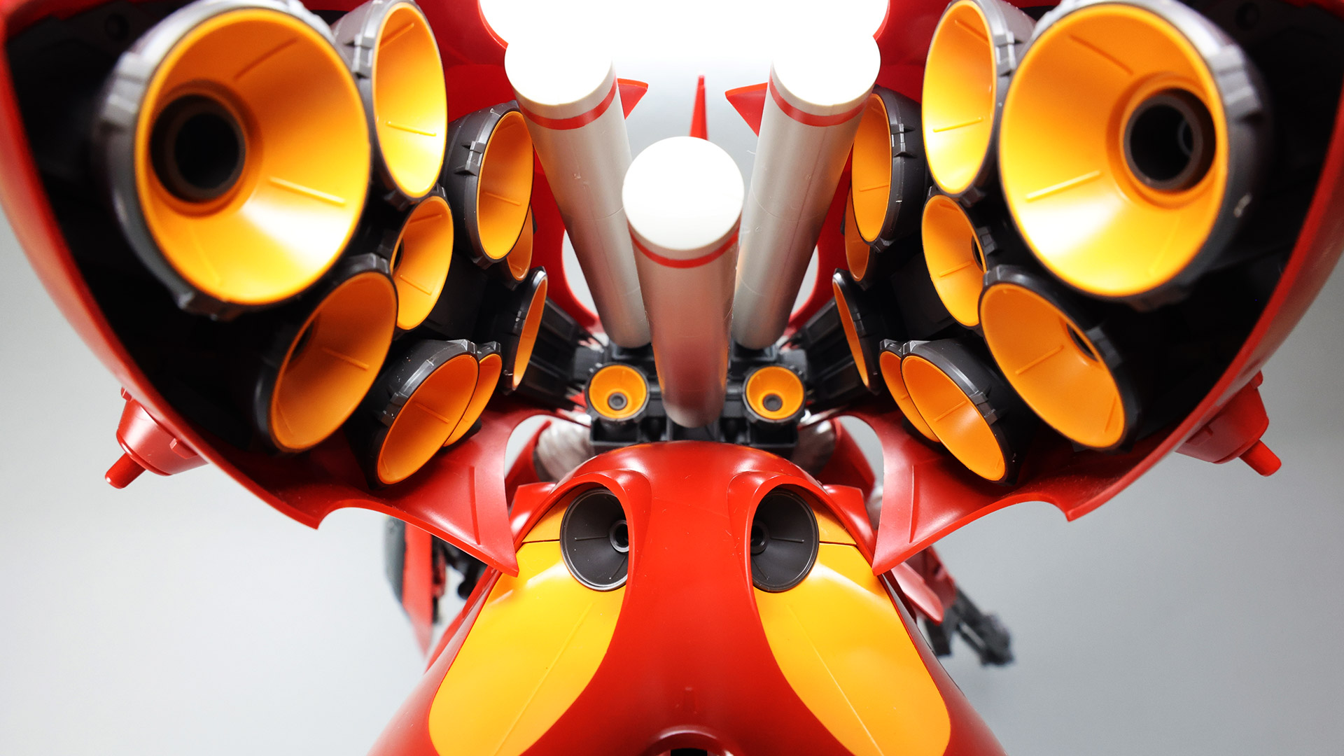 ファンネル・バインダーは後方へ折りたたむことができ、高速移動モードになります