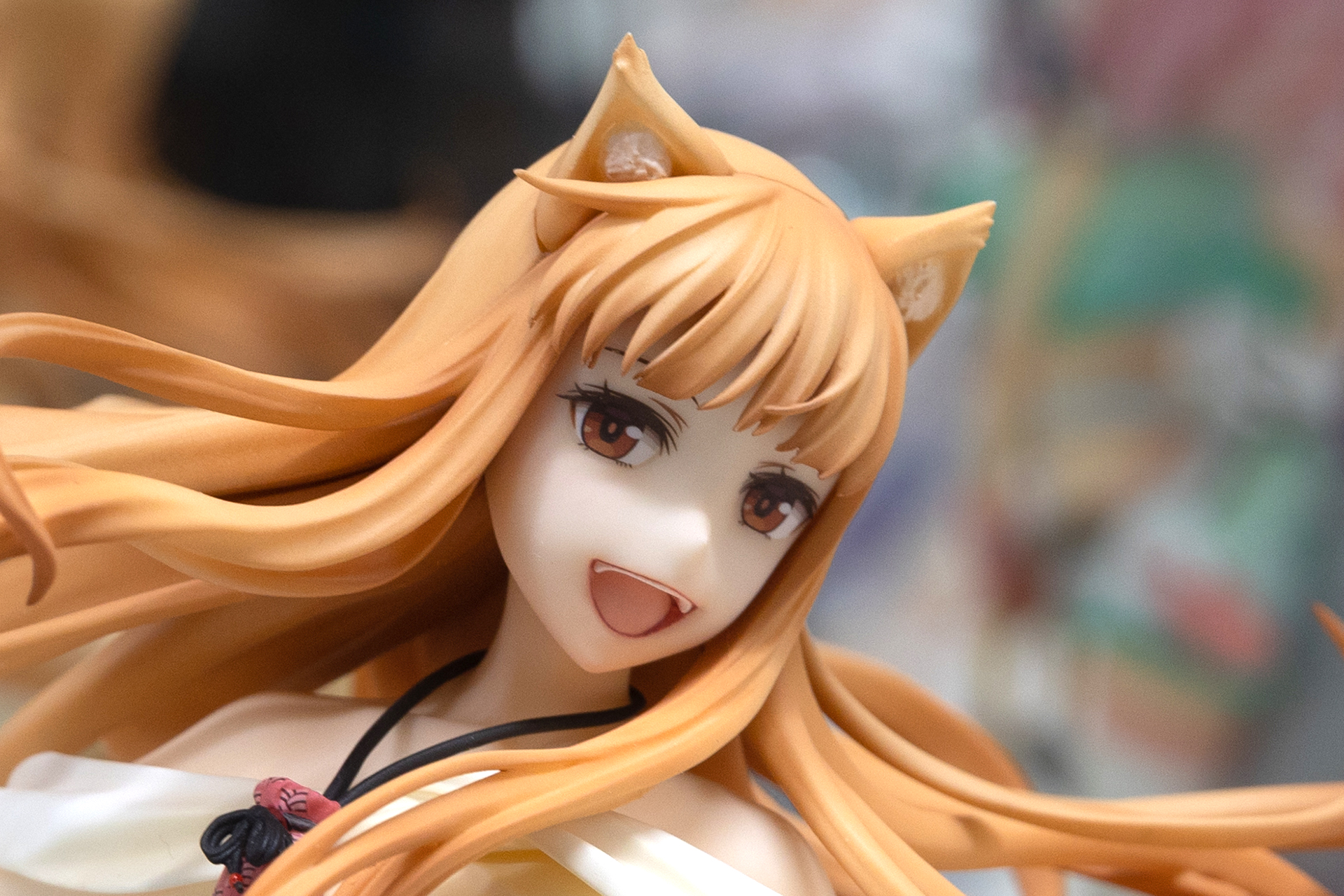 大きな瞳やまつげなどかなり細かく描かれており、より近くで見ると、顔の作りの良さがよくわかる
