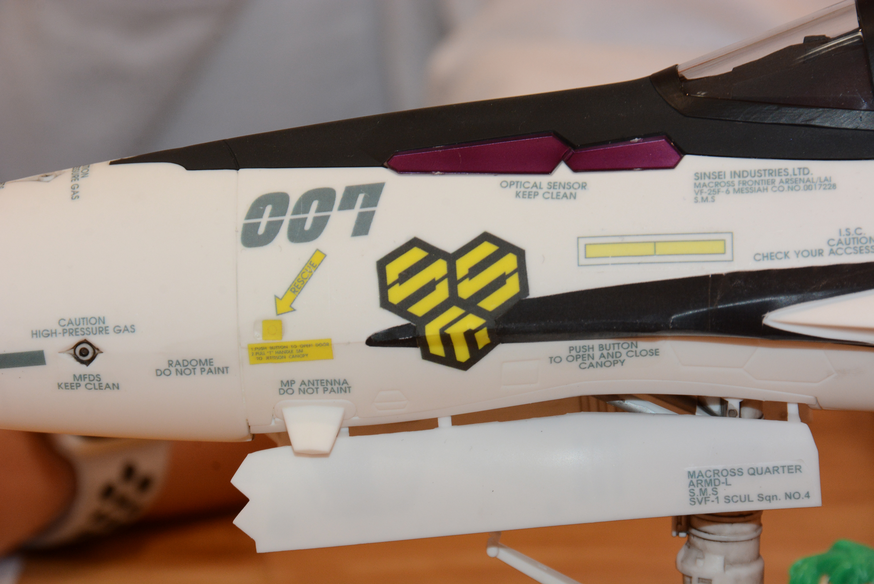 デザイン的なバランスも考え、天神英貴氏の協力の下設定したマーキング。現在はまだ仮のもので、今後さらにブラッシュアップするという