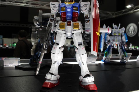 MG RX-78-2 Ver.3.0 RG Hi-ν チタニウムフィニッシュ Amazon.co.jp: Bandai Spirits MG 1/100 Gundam Base Limited RX