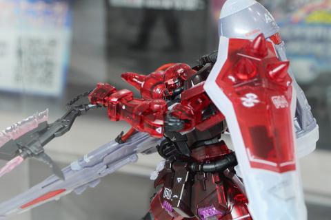 特別企画】【ガンダムベース撮り下ろし】レッドクリアが映える！ 「MG
