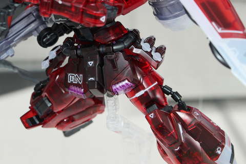 特別企画】【ガンダムベース撮り下ろし】レッドクリアが映える！ 「MG