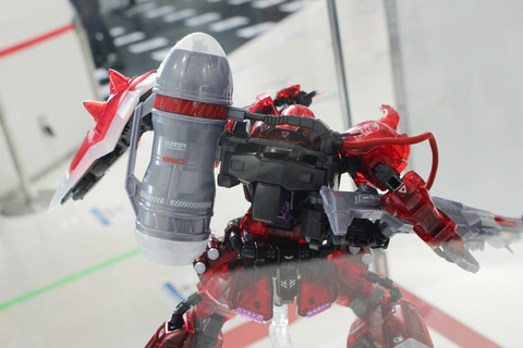 特別企画】【ガンダムベース撮り下ろし】レッドクリアが映える！ 「MG