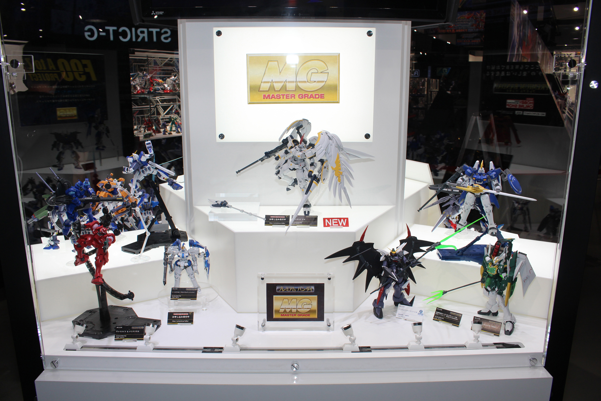 THE GUNDAM BASE TOKYOの「機動戦記ガンダムW」シリーズアイテム展示コーナー