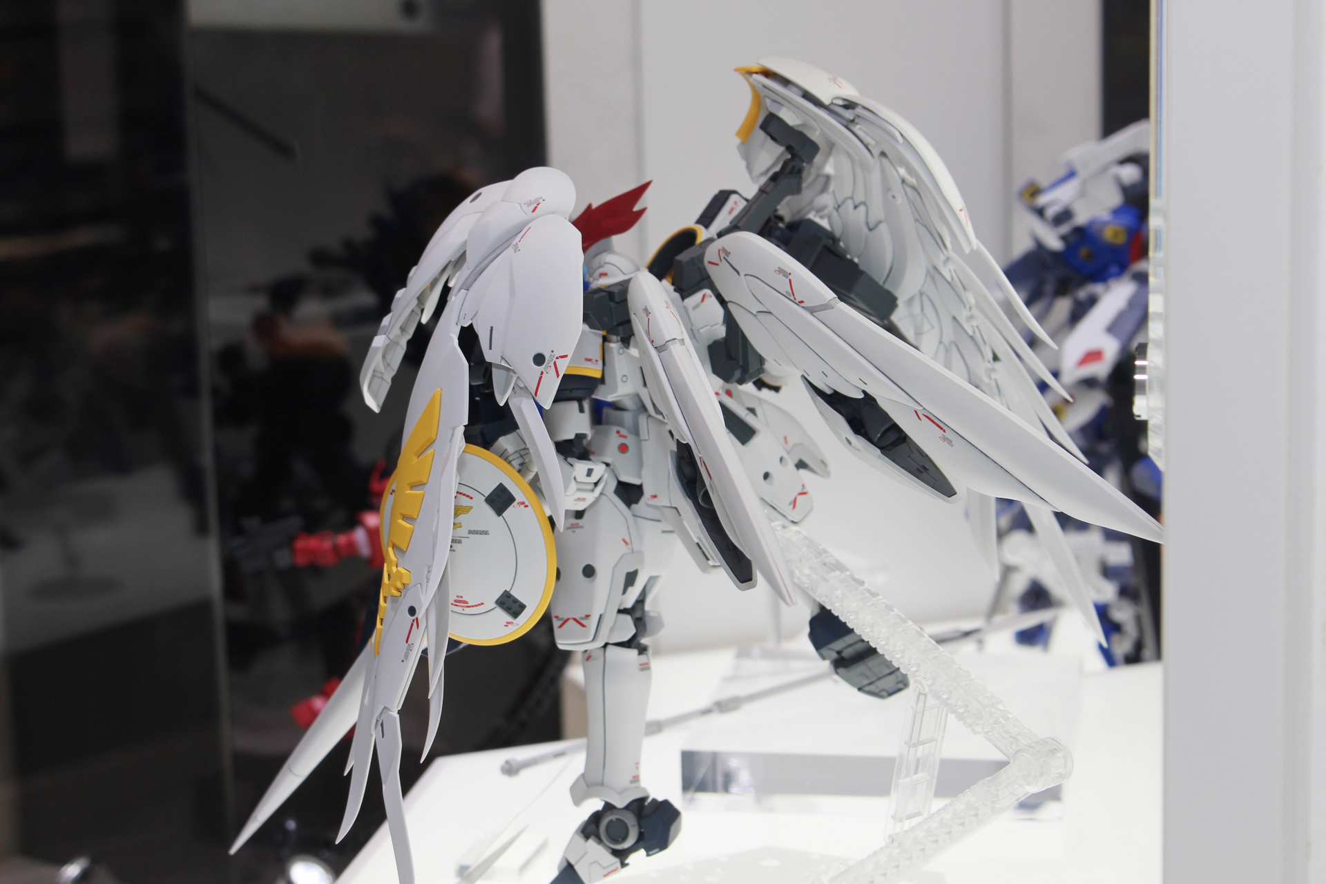 増設されたスラスターの展開ギミックなど、各所に可動・展開のギミックが用意されている