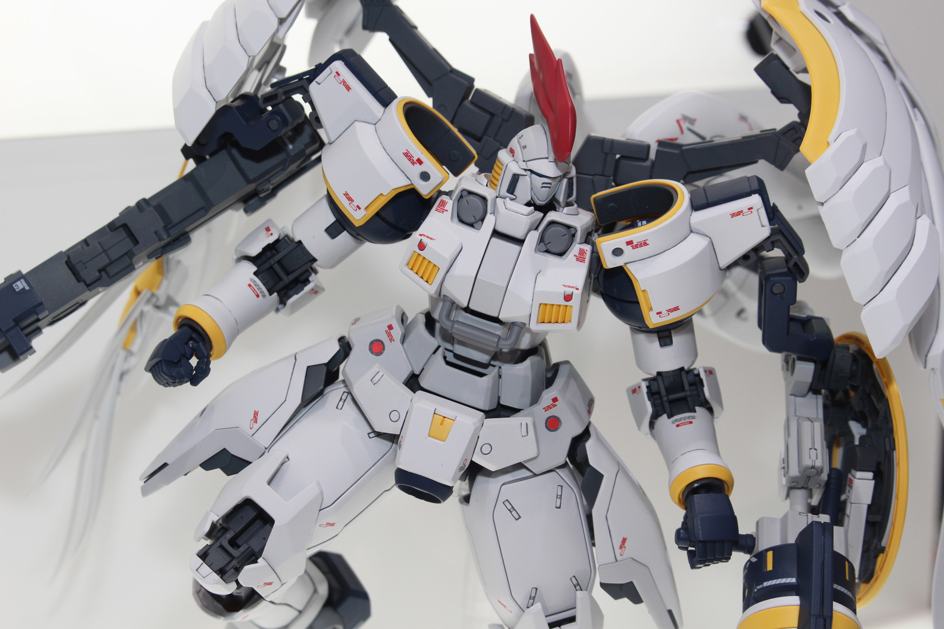 新規造形された頭部の飾りにより、さらに精悍な印象が強まった