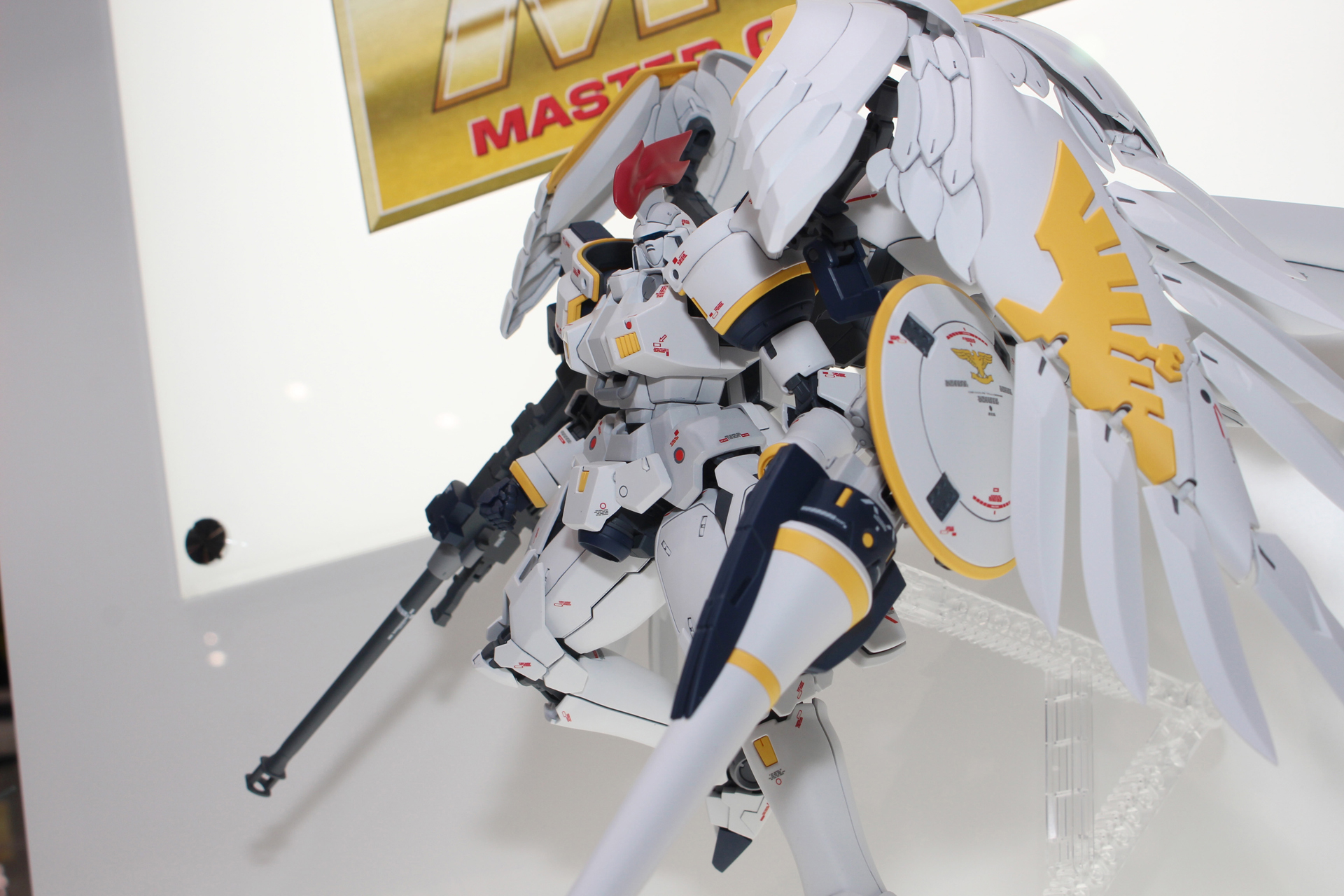 全身のマーキングは水転写デカールによって再現している