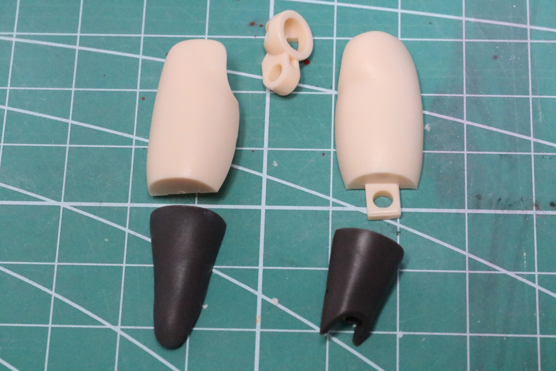 腰部との接続部は引き出し可動ができる