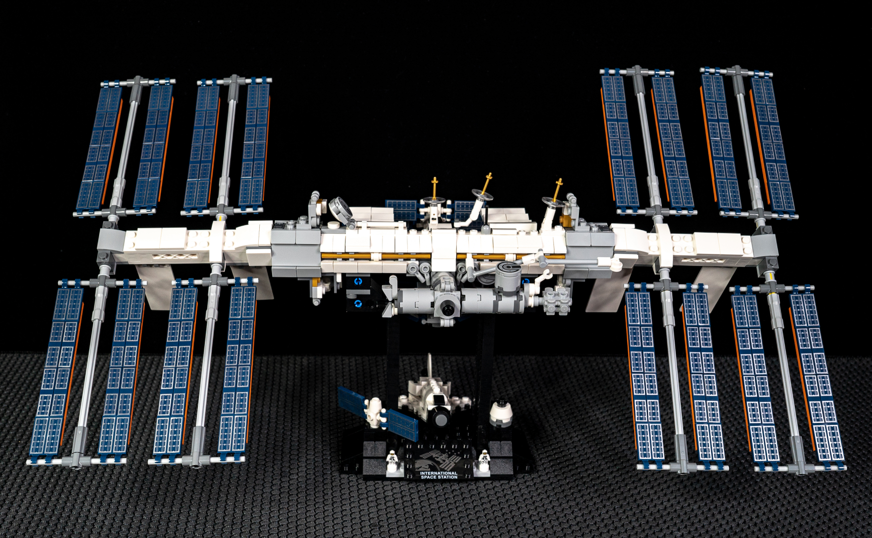 前回組み立てた「レゴ アイデア 国際宇宙ステーション」