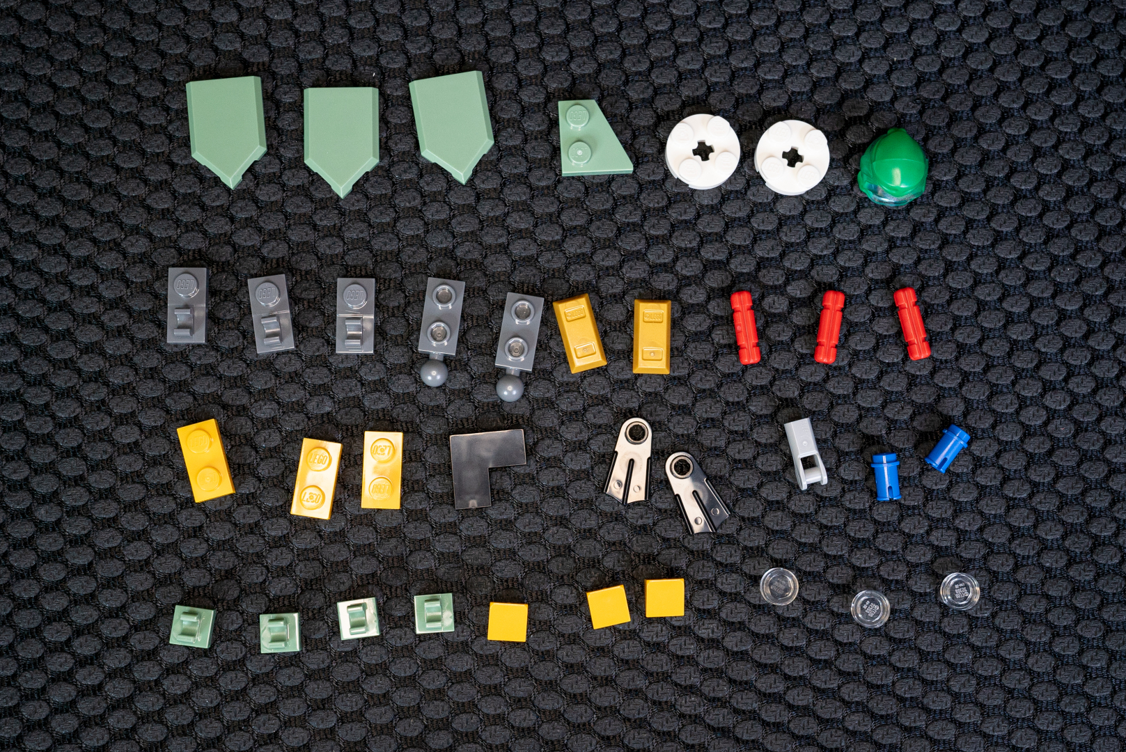 袋「1」の内容物。今回は細かいパーツが多いので、小袋に入っているやつと別画像で紹介してみた