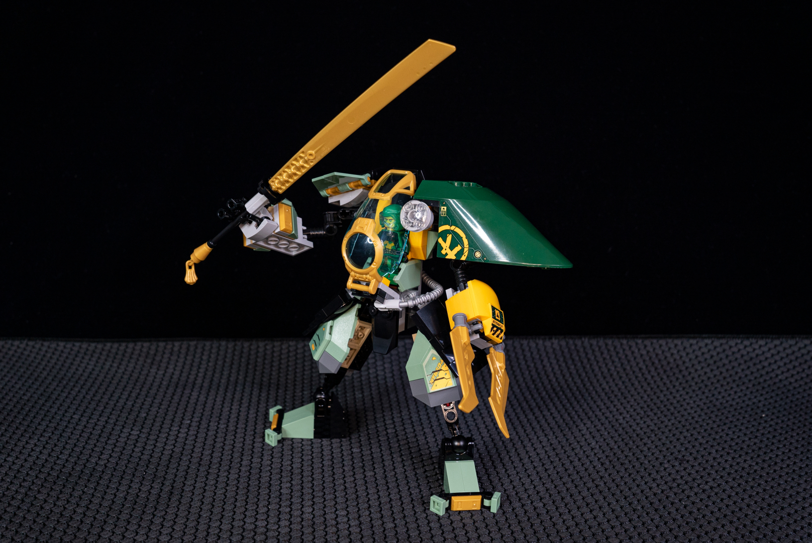 完成品にステッカーを貼った最終形態。2,000円台でここまでのものが作れるのは「凄い」の一言