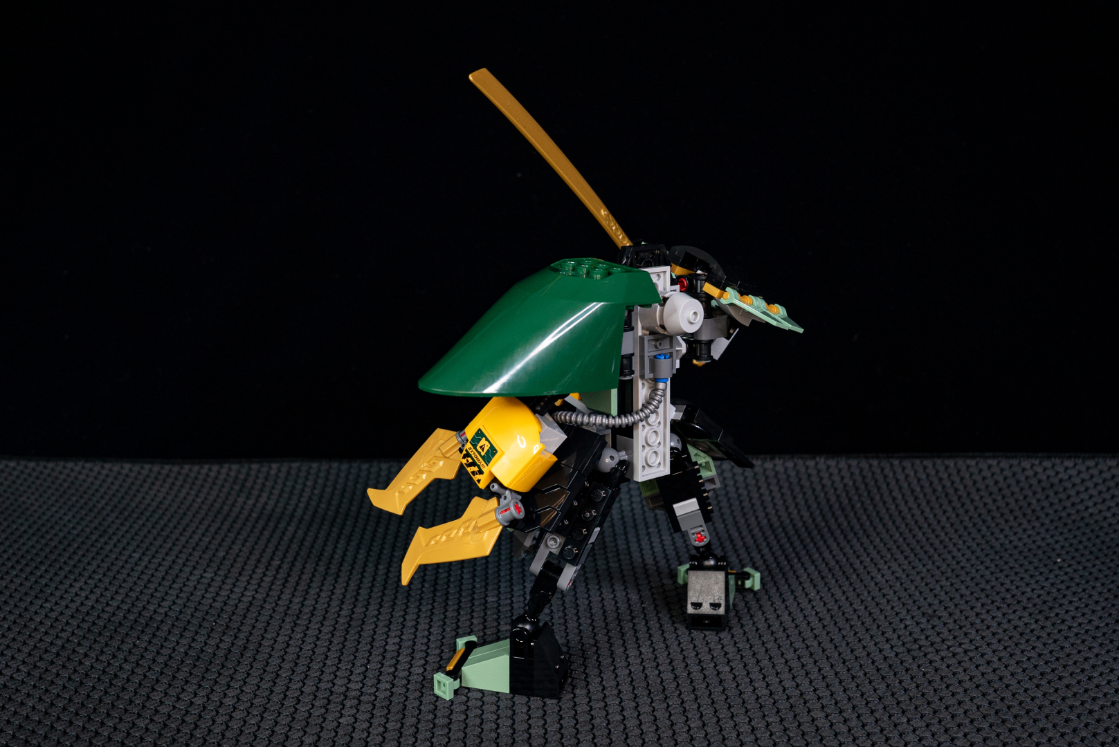 完成品にステッカーを貼った最終形態。2,000円台でここまでのものが作れるのは「凄い」の一言