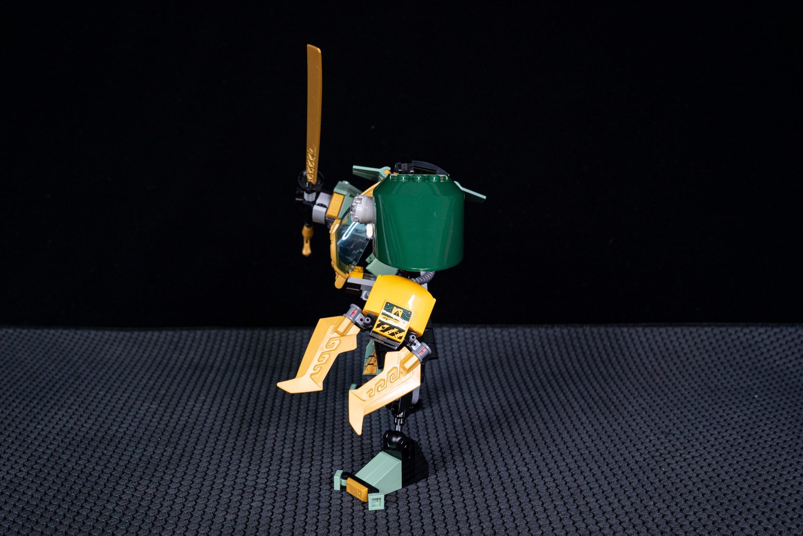 完成品にステッカーを貼った最終形態。2,000円台でここまでのものが作れるのは「凄い」の一言