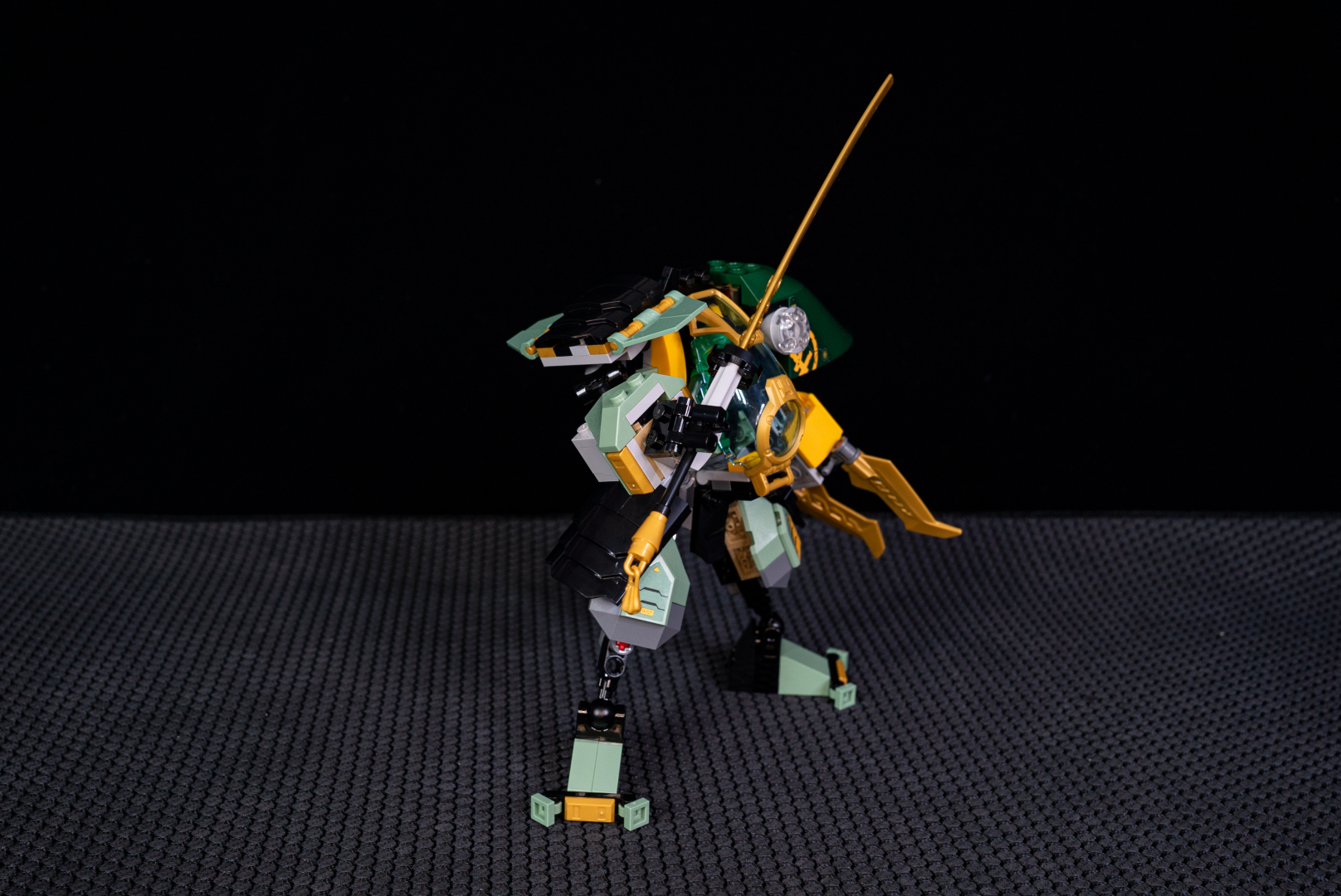 完成品にステッカーを貼った最終形態。2,000円台でここまでのものが作れるのは「凄い」の一言