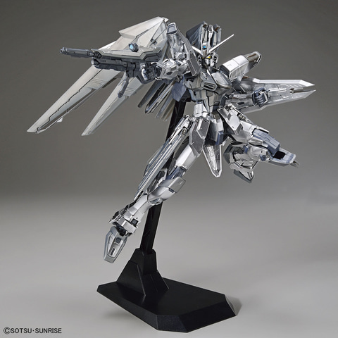 バンダイミュージアム限定　フリーダムガンダム　メッキバージョン Amazon | 【バンダイミュージアム限定】1/100 ZGMF-X10A