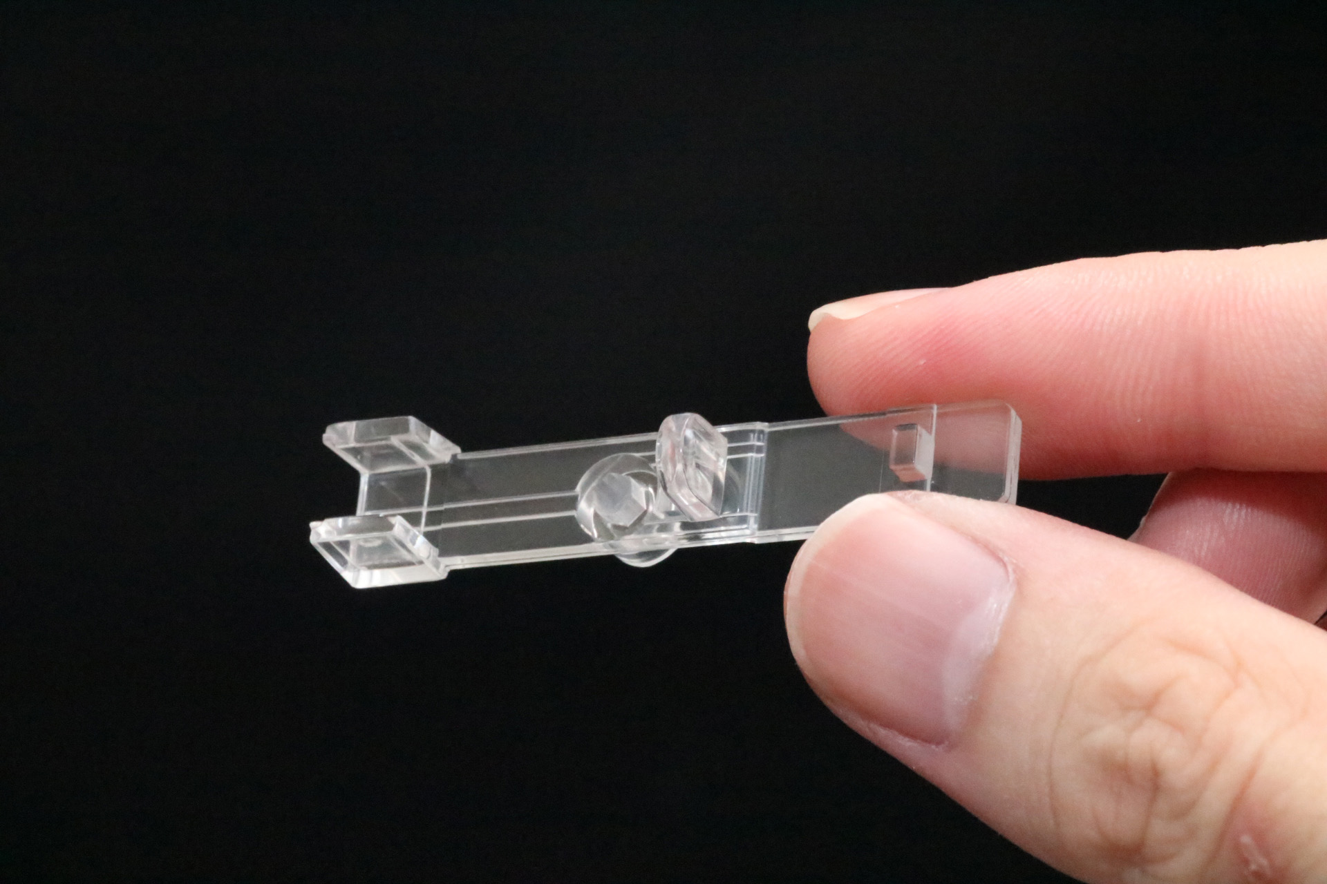 また専用の接続パーツを使うことで「ビーム・ザンバー」を保持した状態が再現できる