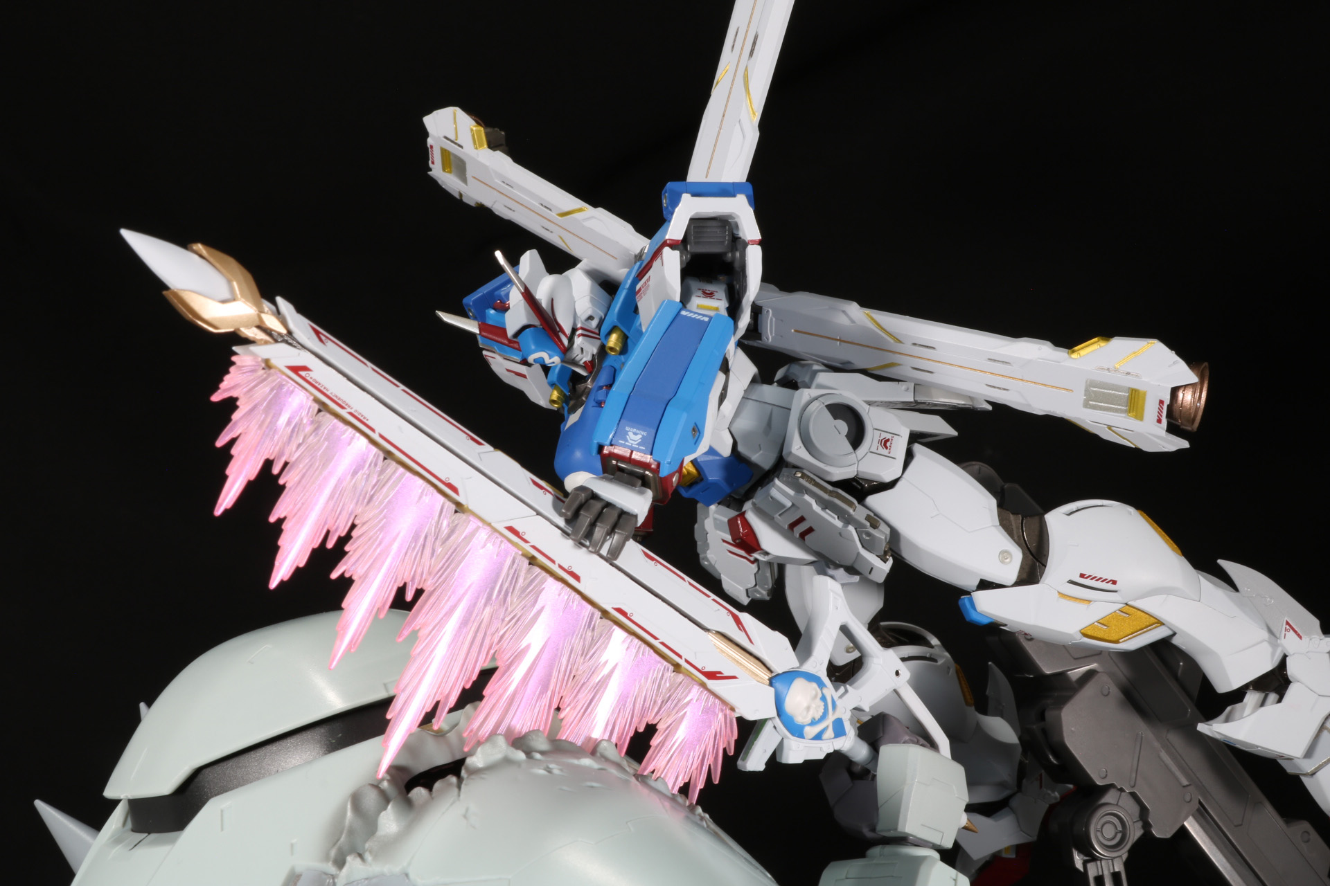 トビア「クラックス・ドゥガチ！ あんたがどう思っていようと…おれのほうは、戦争をやってるつもりなどなーい！」