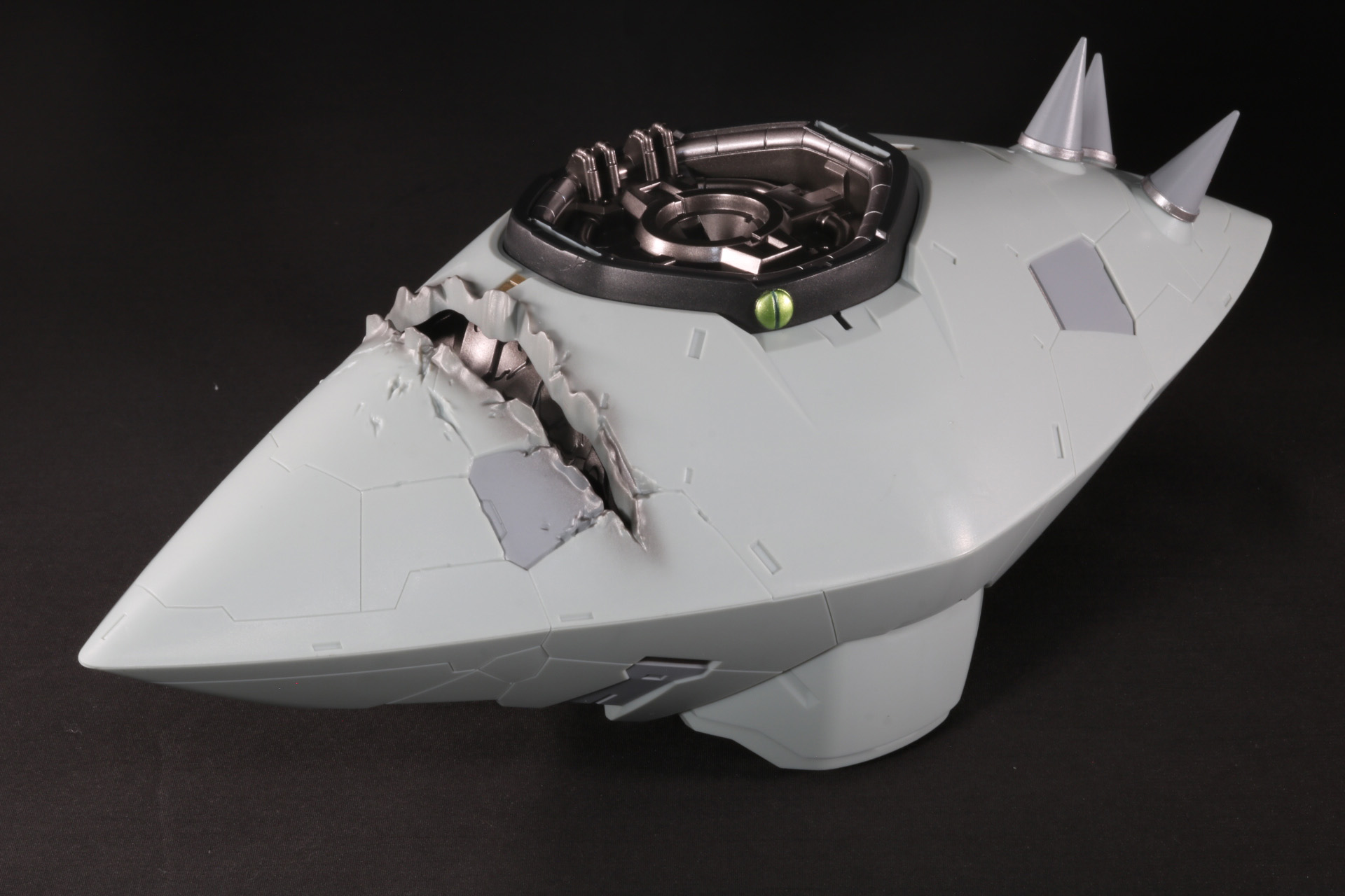 本体下部に腰部を接続