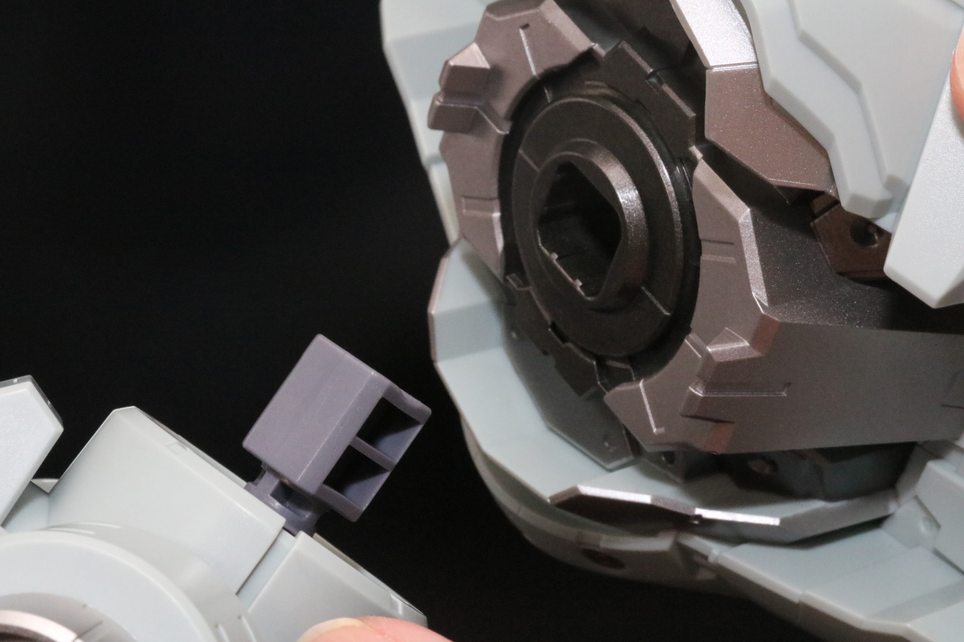 本体下部に腰部を接続