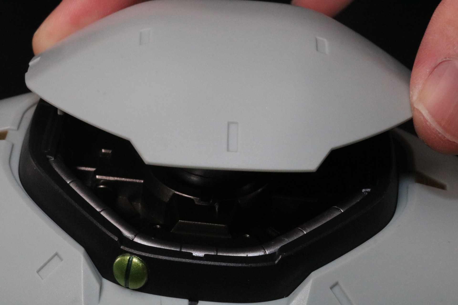 頭頂部のカバーをかぶせる